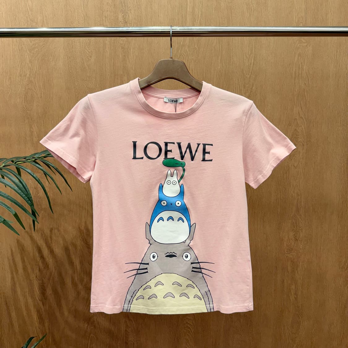 로에베 아나그램 로고 라운드넥 티셔츠 캐릭터 디테일 핑크 상품이미지1