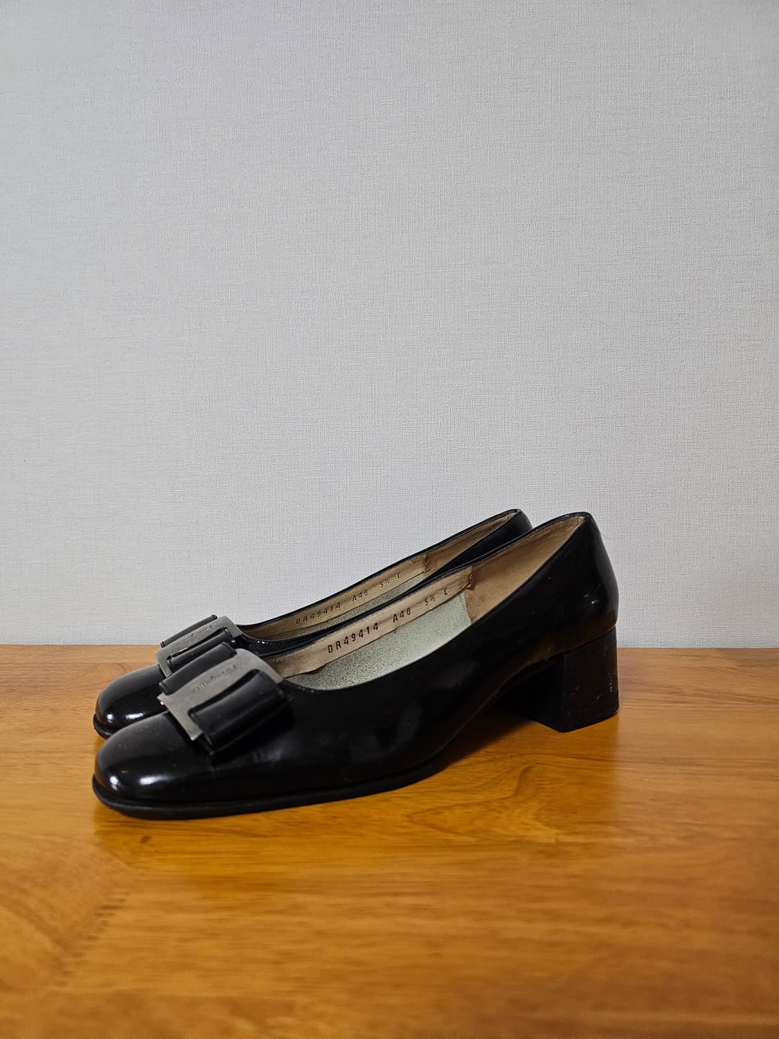 [신발정리] 살바토레 페라가모 바라 리본 페이턴트 펌프스 (225-230 상품이미지1