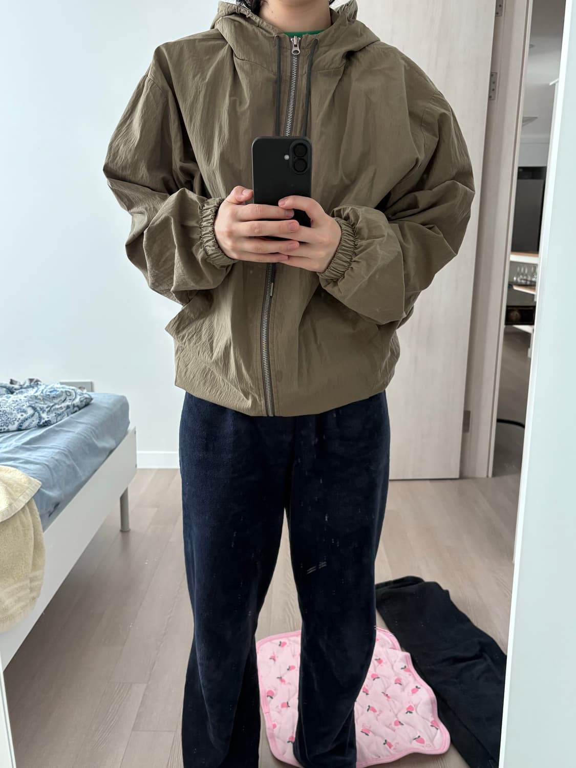 Minimal Khaki Windbreaker Jacket 상품이미지2