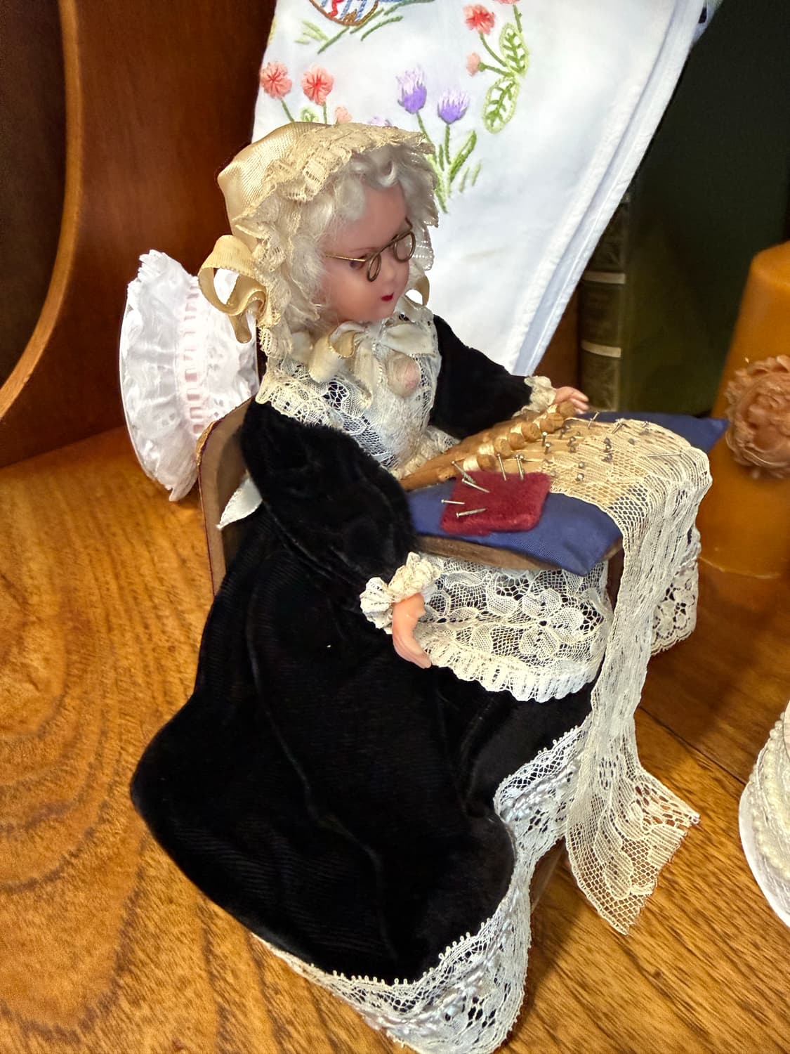 프랑스 빈티지 레이스 뜨는 여인 인형 (의자 포함 / 상태 좋음) 상품이미지2