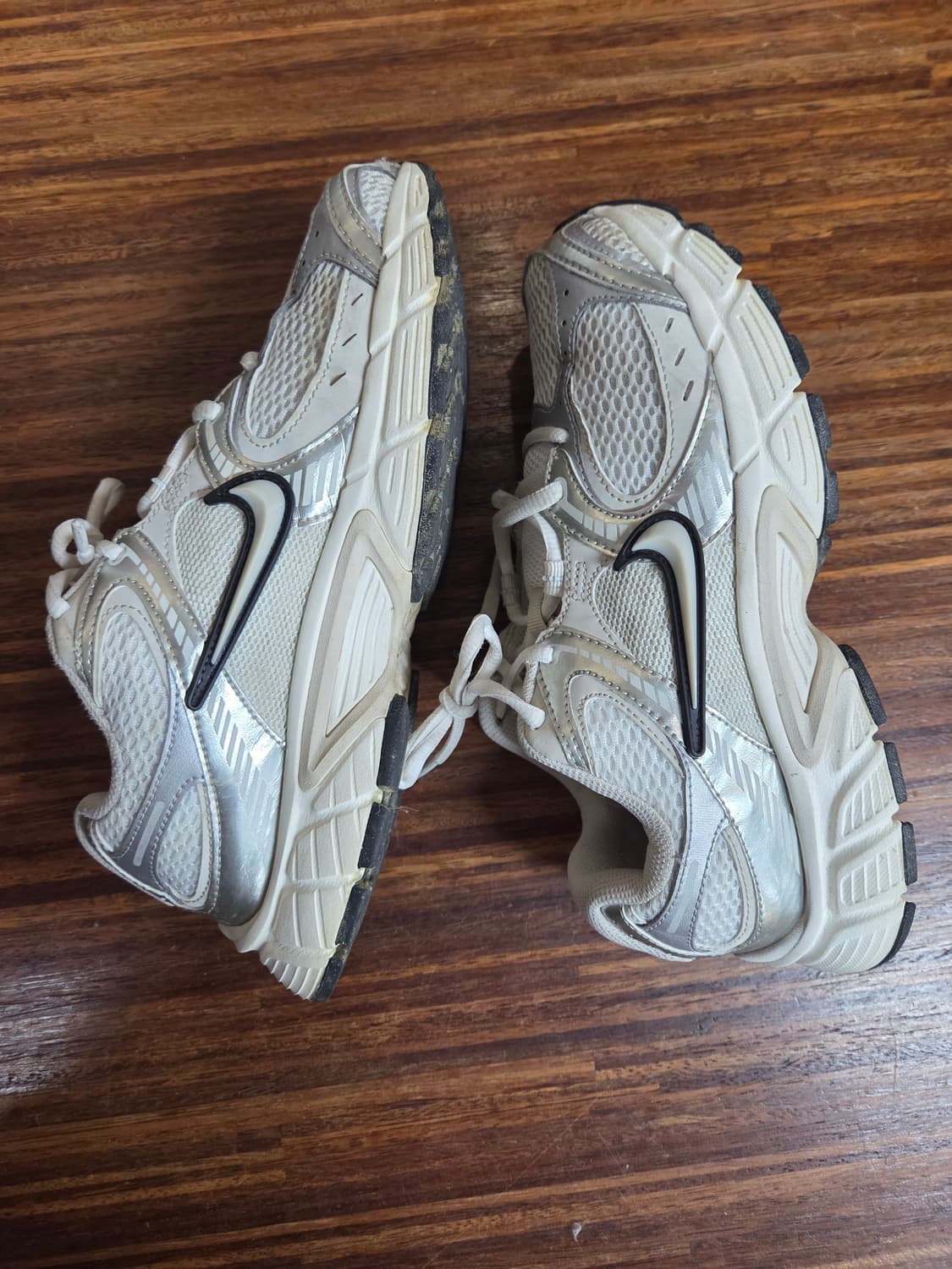 나이키 우먼스 v5 러닝화 245 상품이미지1