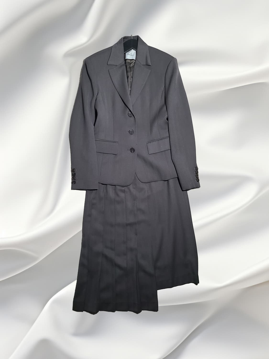 AVA MOLLI 블랙 울 자켓 & 플리츠 롱스커트 셋업 상품이미지2