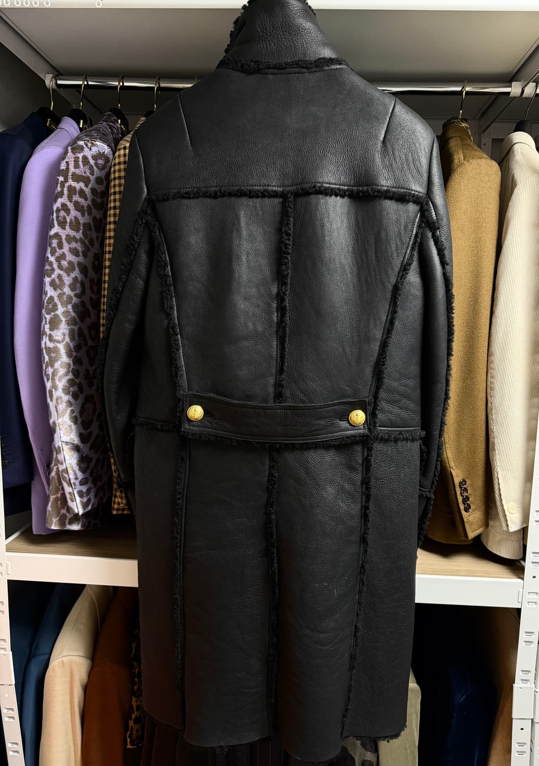 (명작,강추👍)발망 블랙 금장 시어링 무스탕 코트 톰포드 무드 상품이미지9