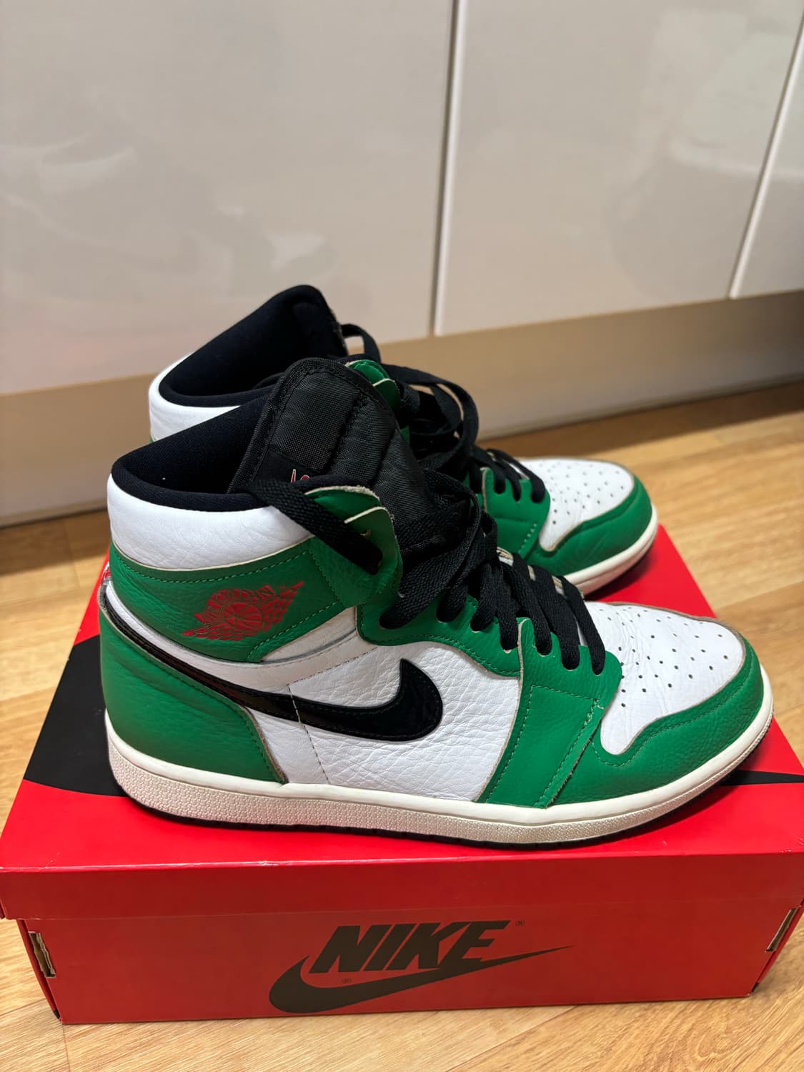 조던 1 하이 럭키그린 265 사이즈 판매합니다 상품이미지3