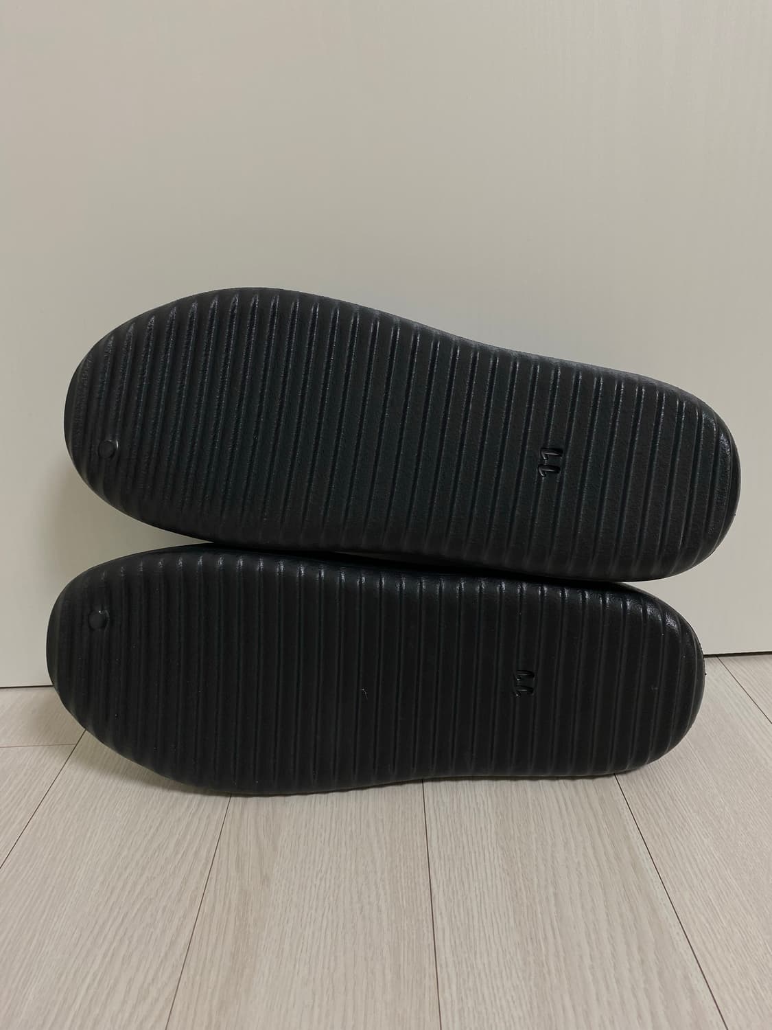Yeezy SL-01 Black 상품이미지5