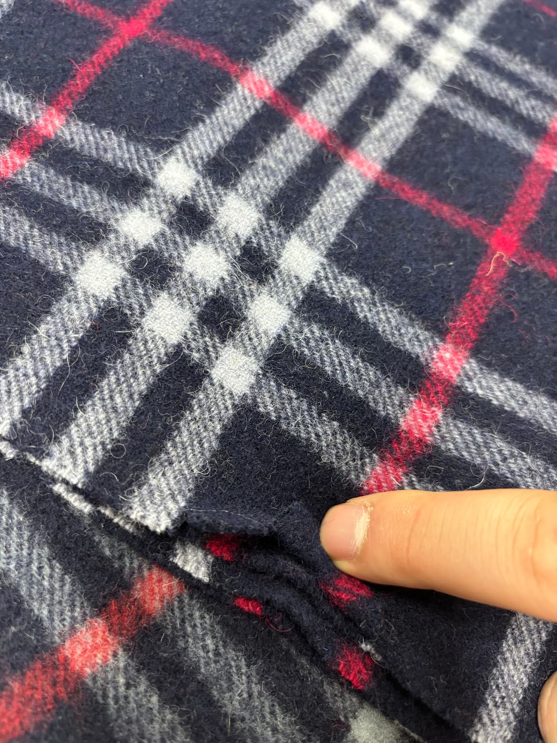 버버리 노바체크 캐시미어 블랙라벨 네이비 머플러 상품이미지4