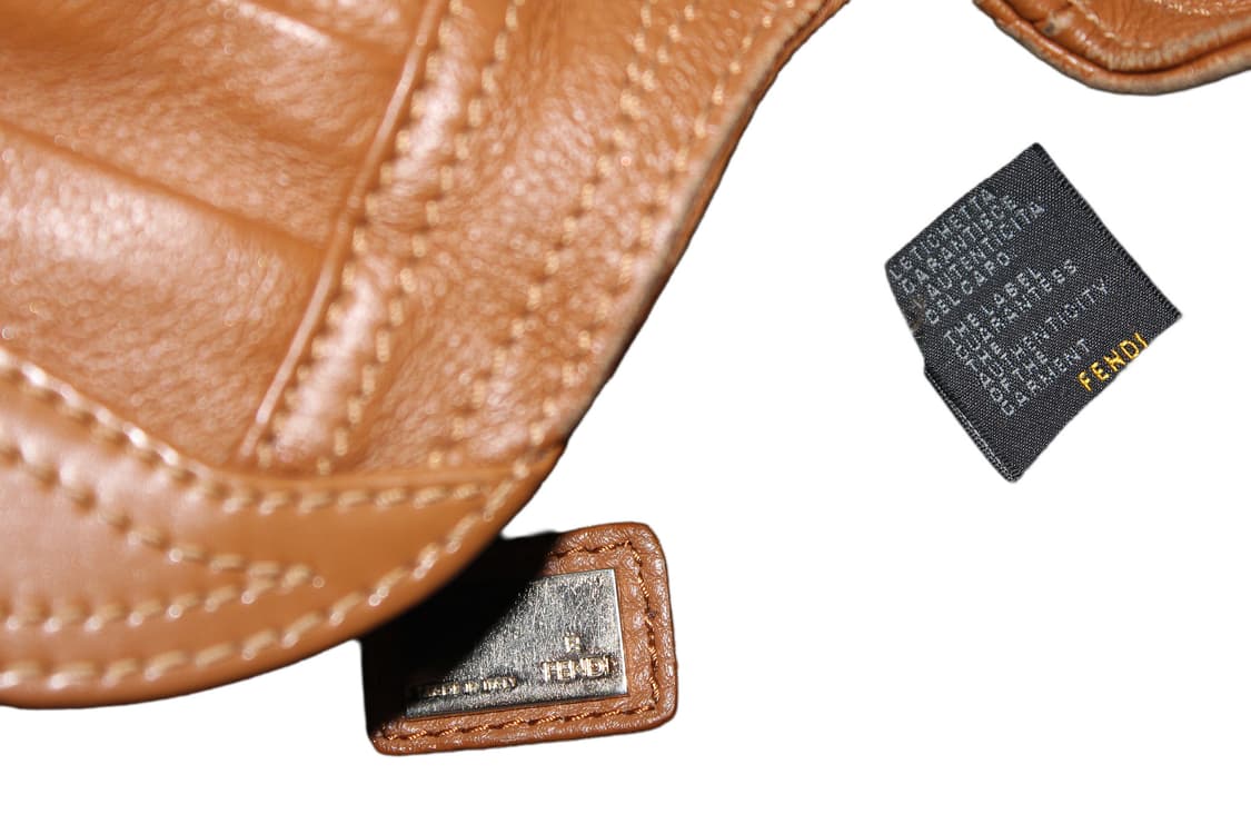 🥀벨라 하디드 FENDI SPY BAG 펜디 스파이백 상품이미지8