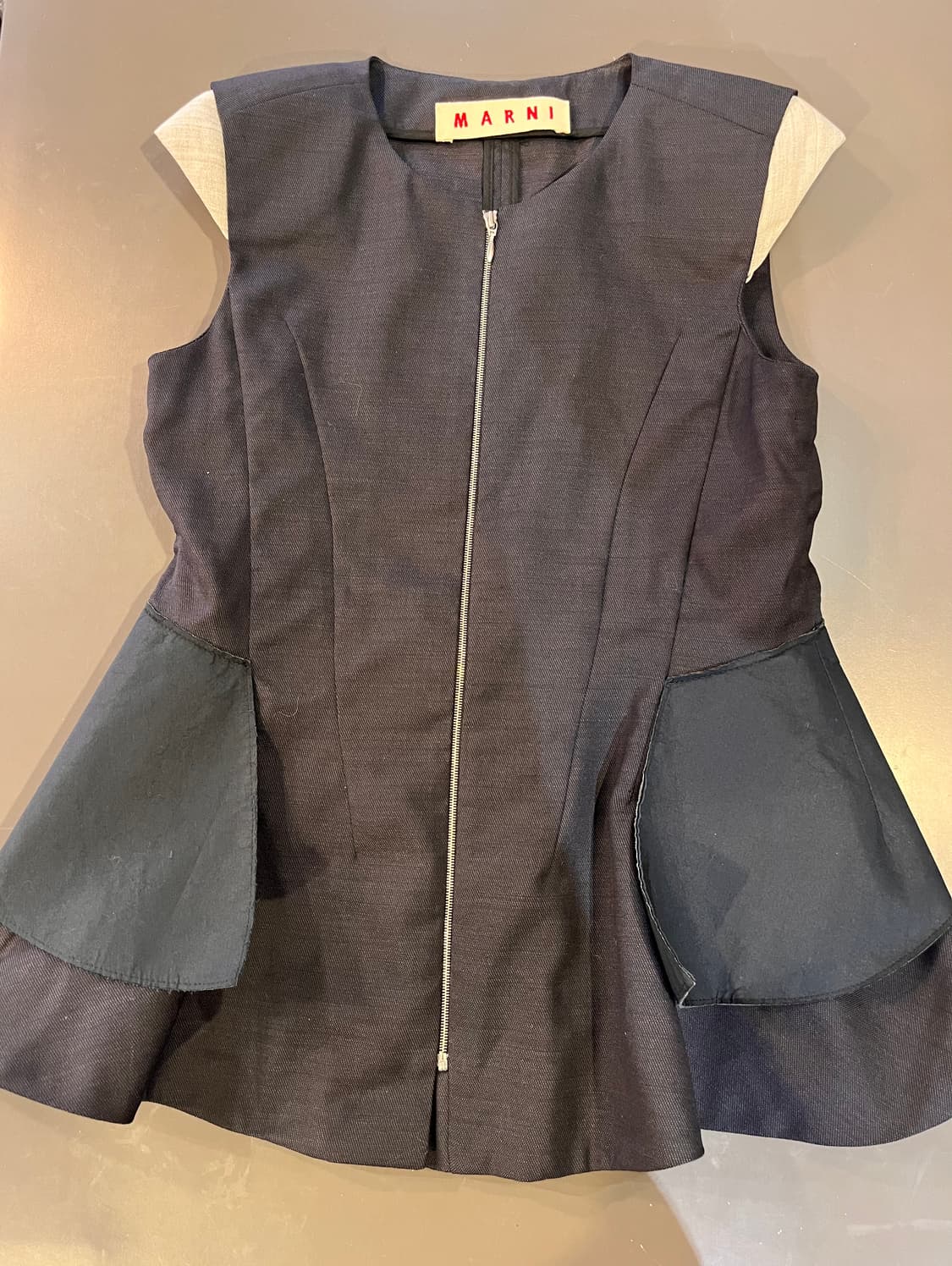 마르니 트로피컬 울 패널 슬리브리스 탑 (이탈리아제) 상품이미지4