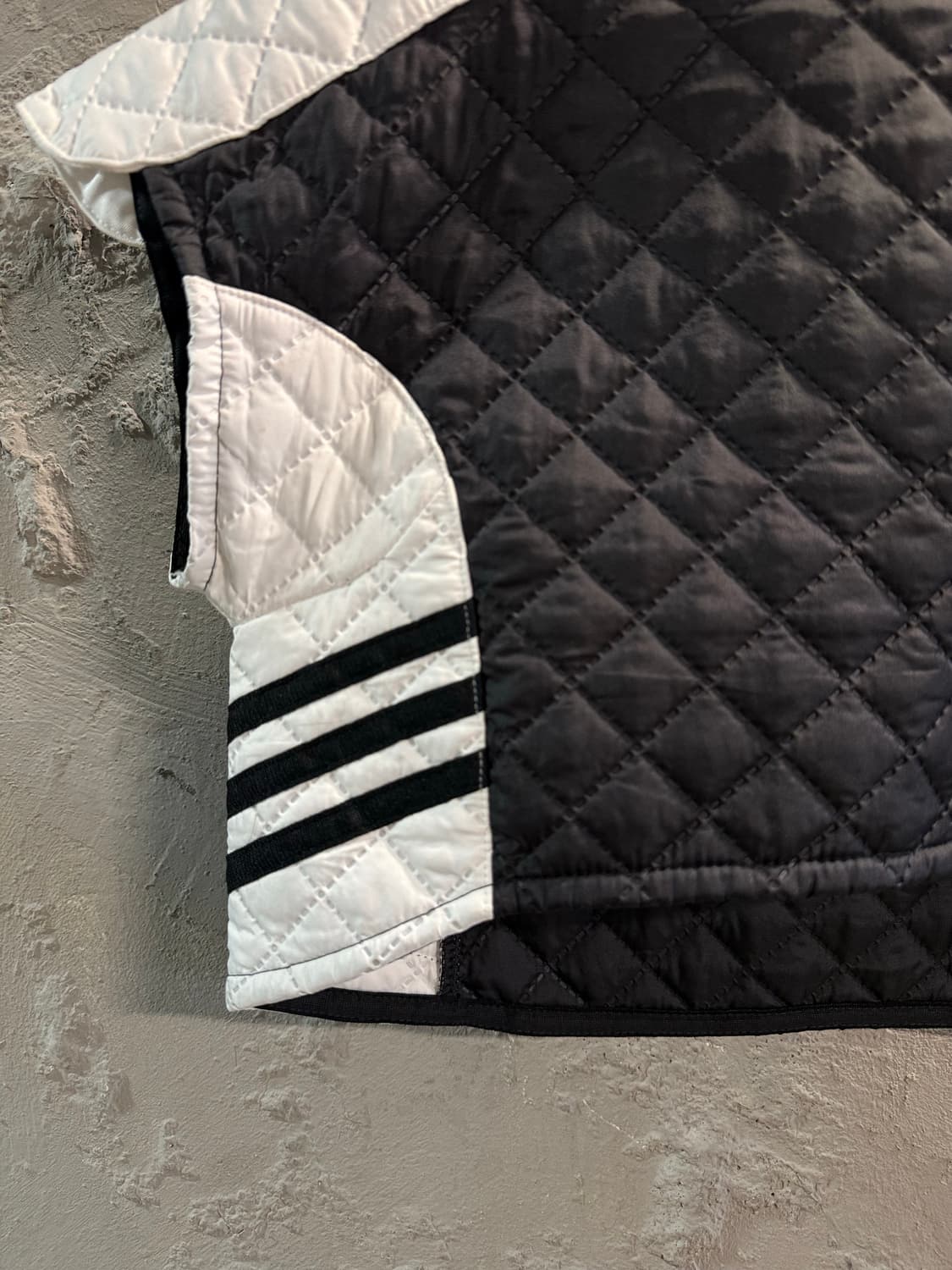 85 아디다스 ADIDAS 리타오라 퀼팅 패딩 케이프 베스트 블랙 상품이미지2