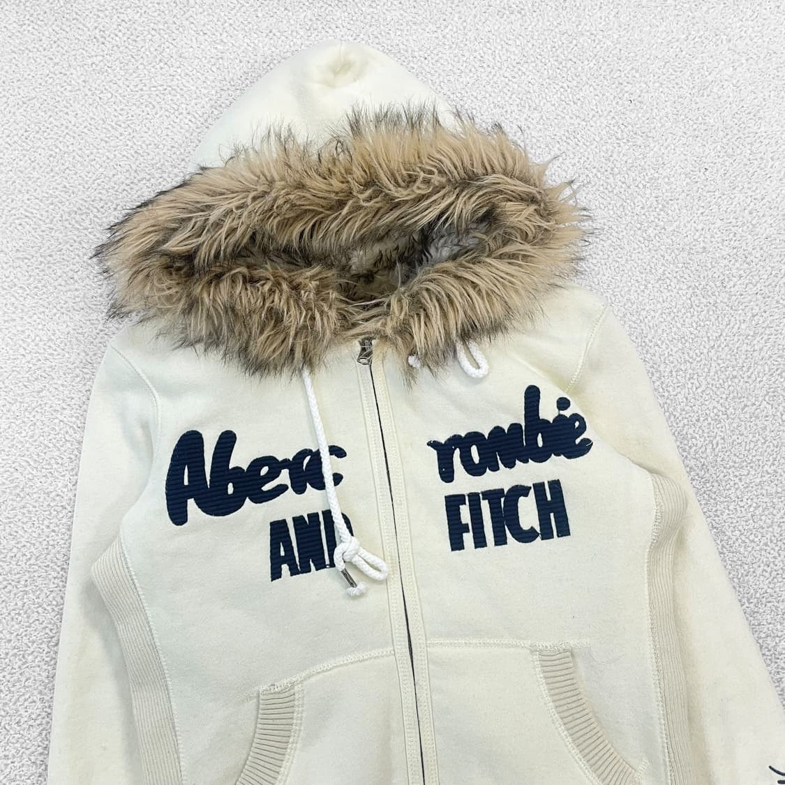 아베크롬비 스펠 로고 울프죠 후드퍼 집업 아이보리 상품이미지3