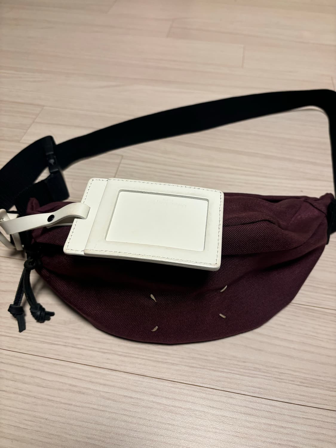 마르지엘라 버건디 슬링백 상품이미지1