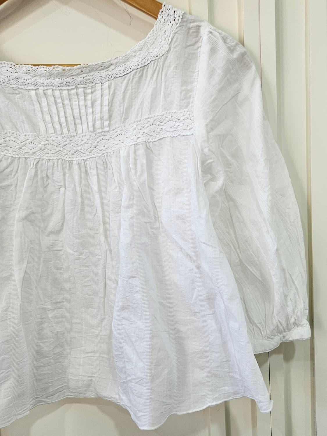 화이트 레이스 핀턱 코튼 블라우스 상품이미지5