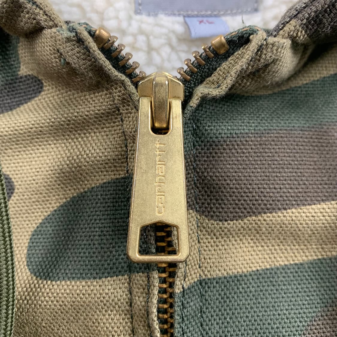 칼하트 WIP 파일 라인드 액티브 자켓 카모 패턴 상품이미지4