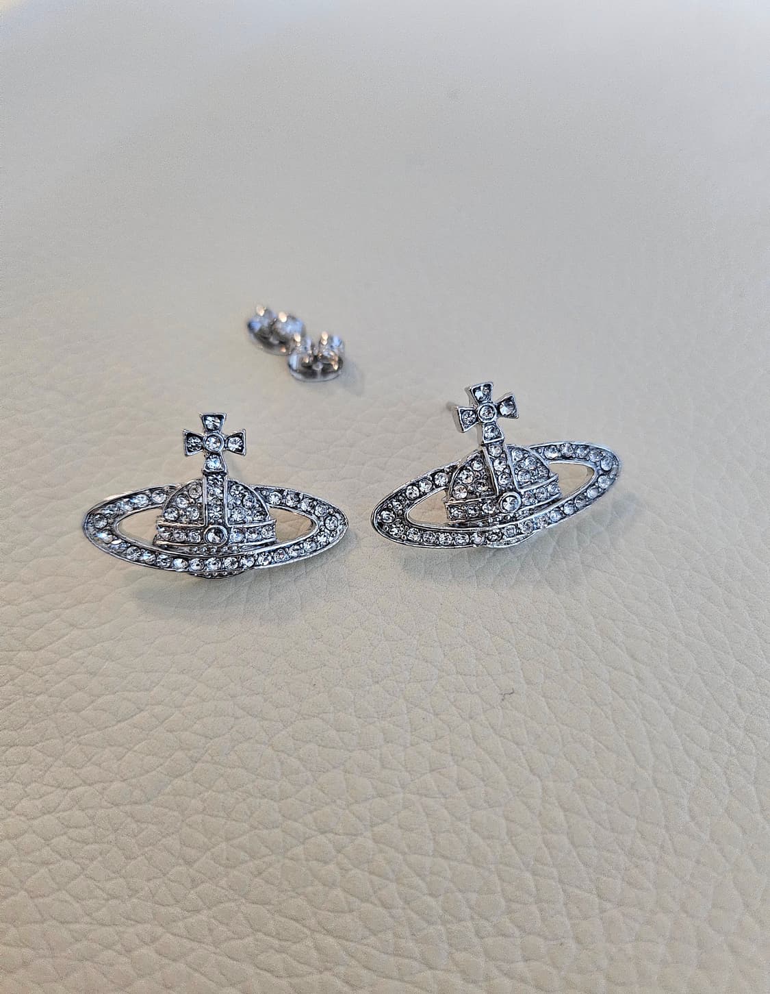 비비안웨스트우드 업사이클링 올큐빅 은장 귀걸이 상품이미지2