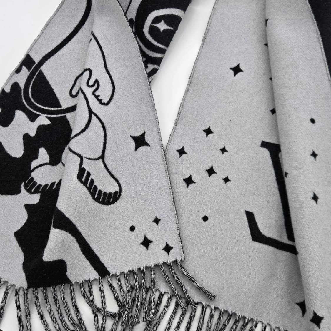 루이비통 LV모노그램 우주인 캐시미어 머플러 상품이미지3