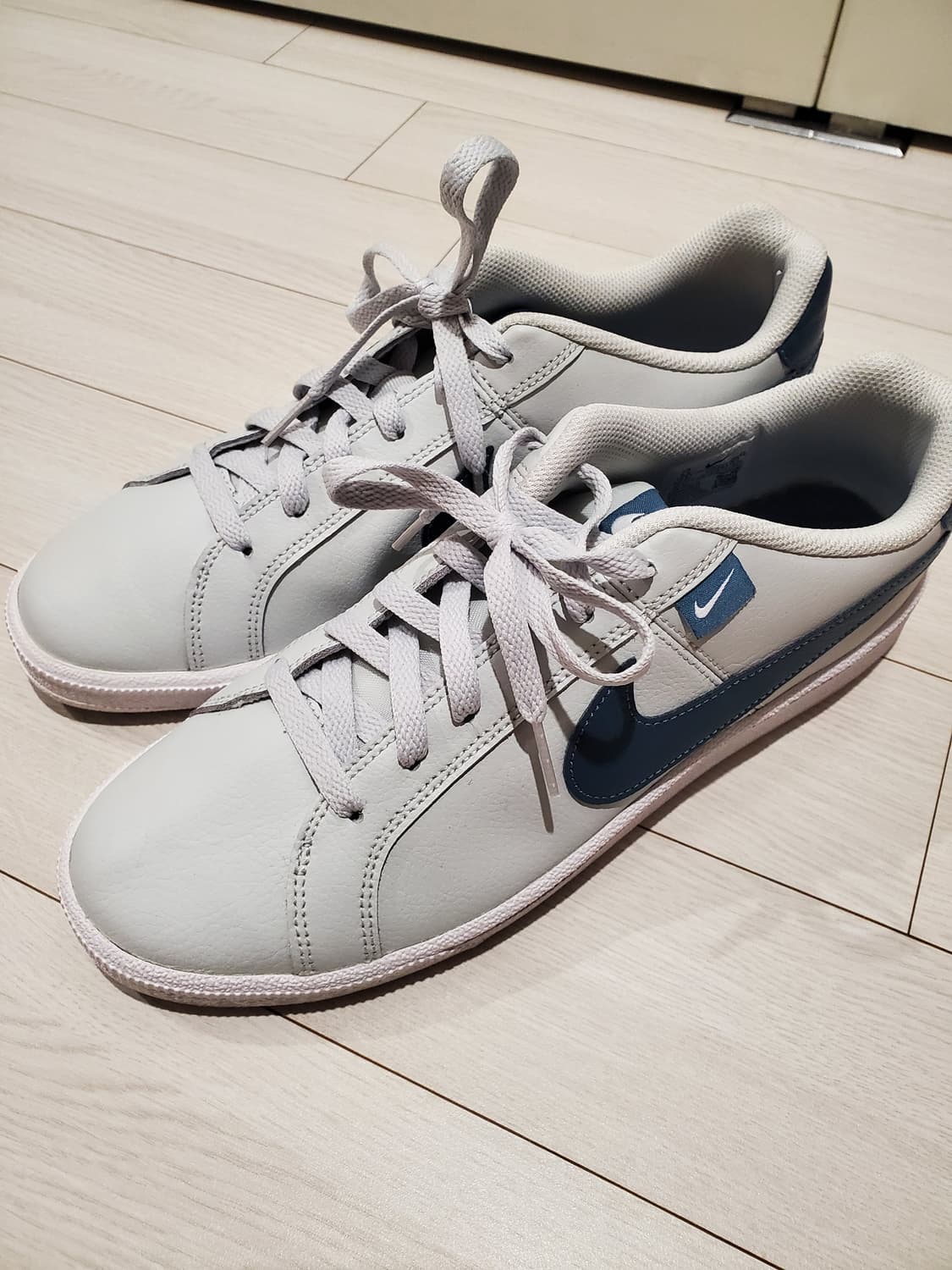 나이키 코트 로얄 스니커즈 275(새상품급)

나이키 코트 로얄 275사 상품이미지1