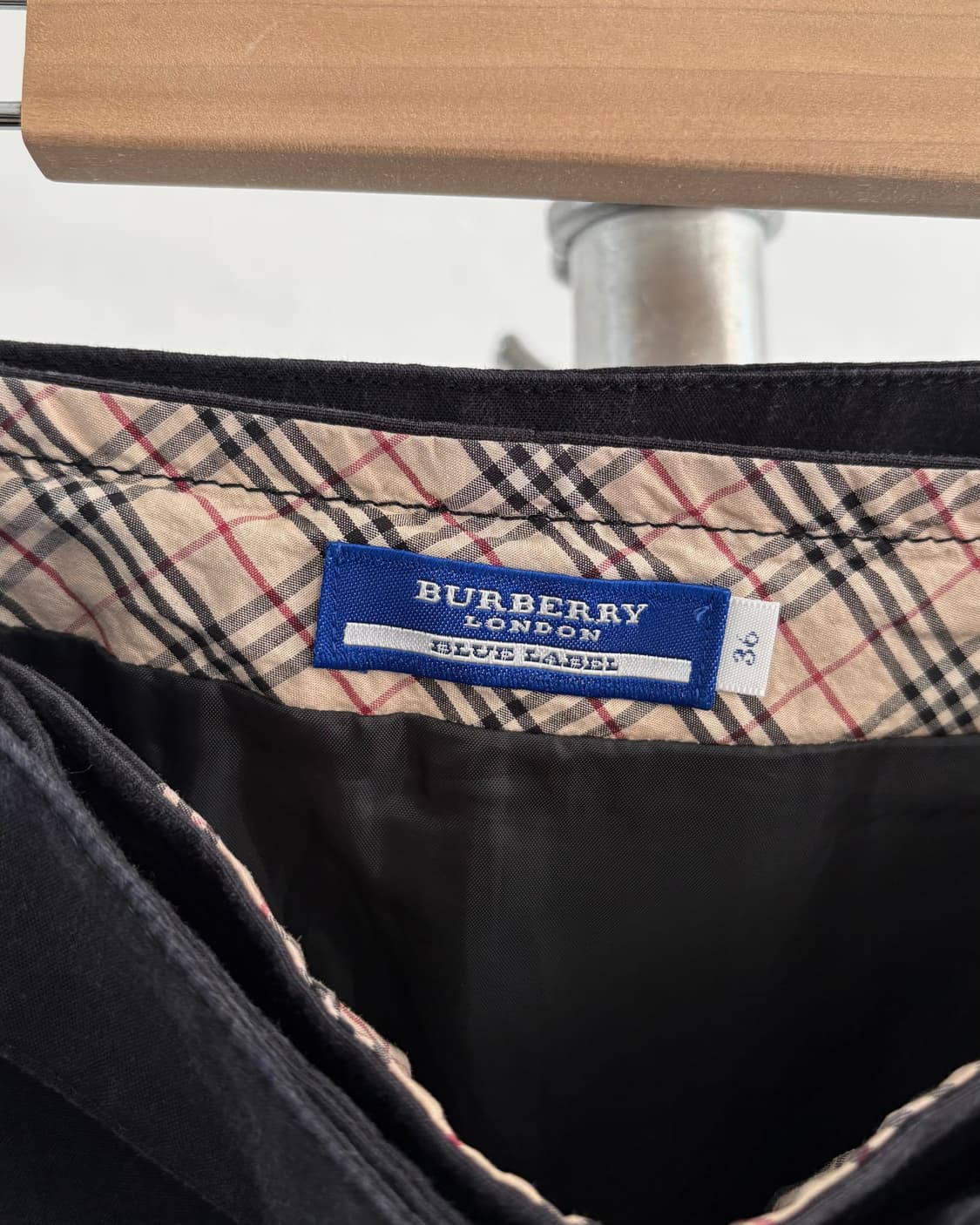 Burberry 버버리 블루라벨 블랙 벨티드 버튼 스커트 상품이미지4