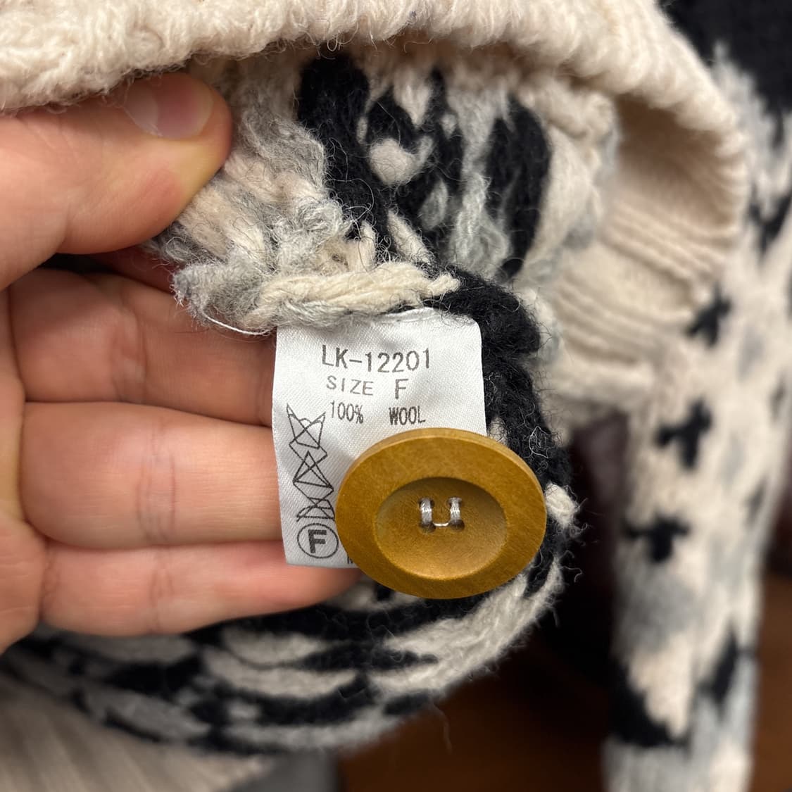 90s Rosebud 눈꽃송이 패턴 나무 단추 코위찬 스웨터 N97 상품이미지7