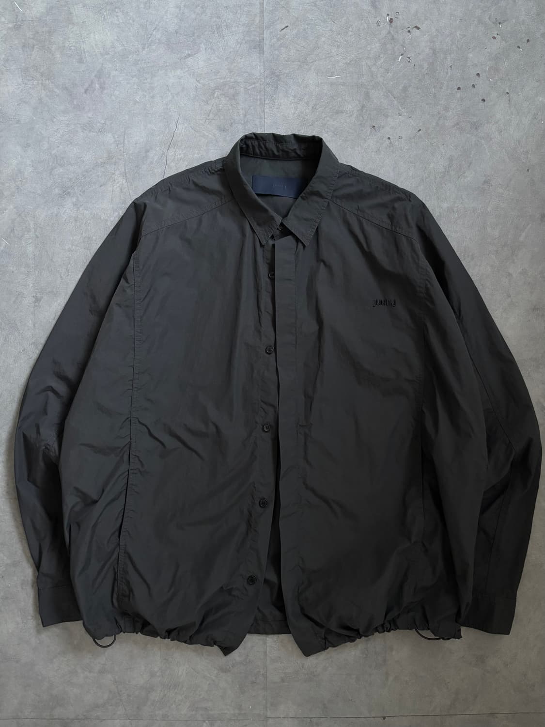Juun.J 준지 블랙컬러 로고 스트링 나일론 셔츠자켓 상품이미지3