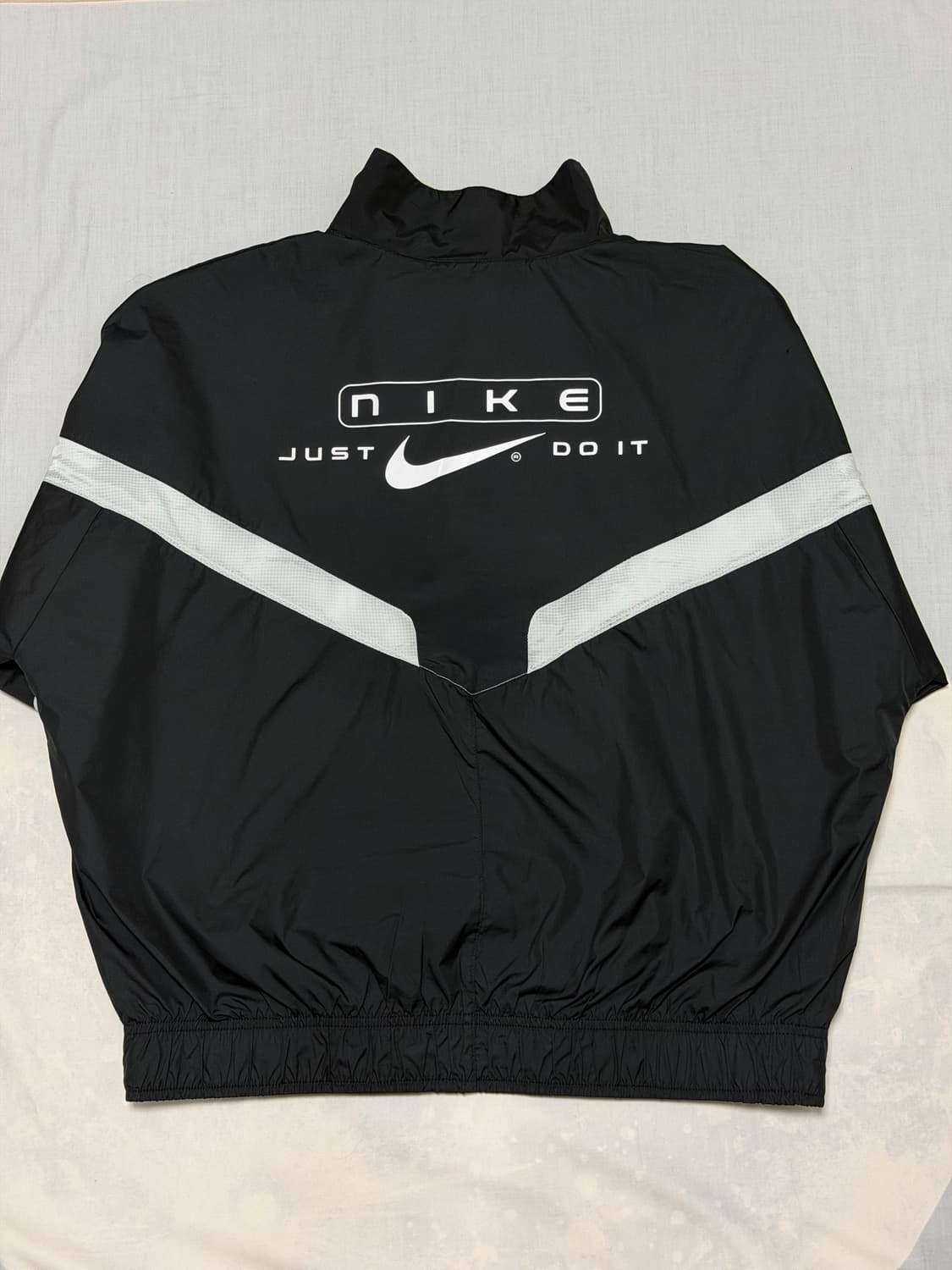 나이키 블랙/화이트 바람막이 자켓 상품이미지3
