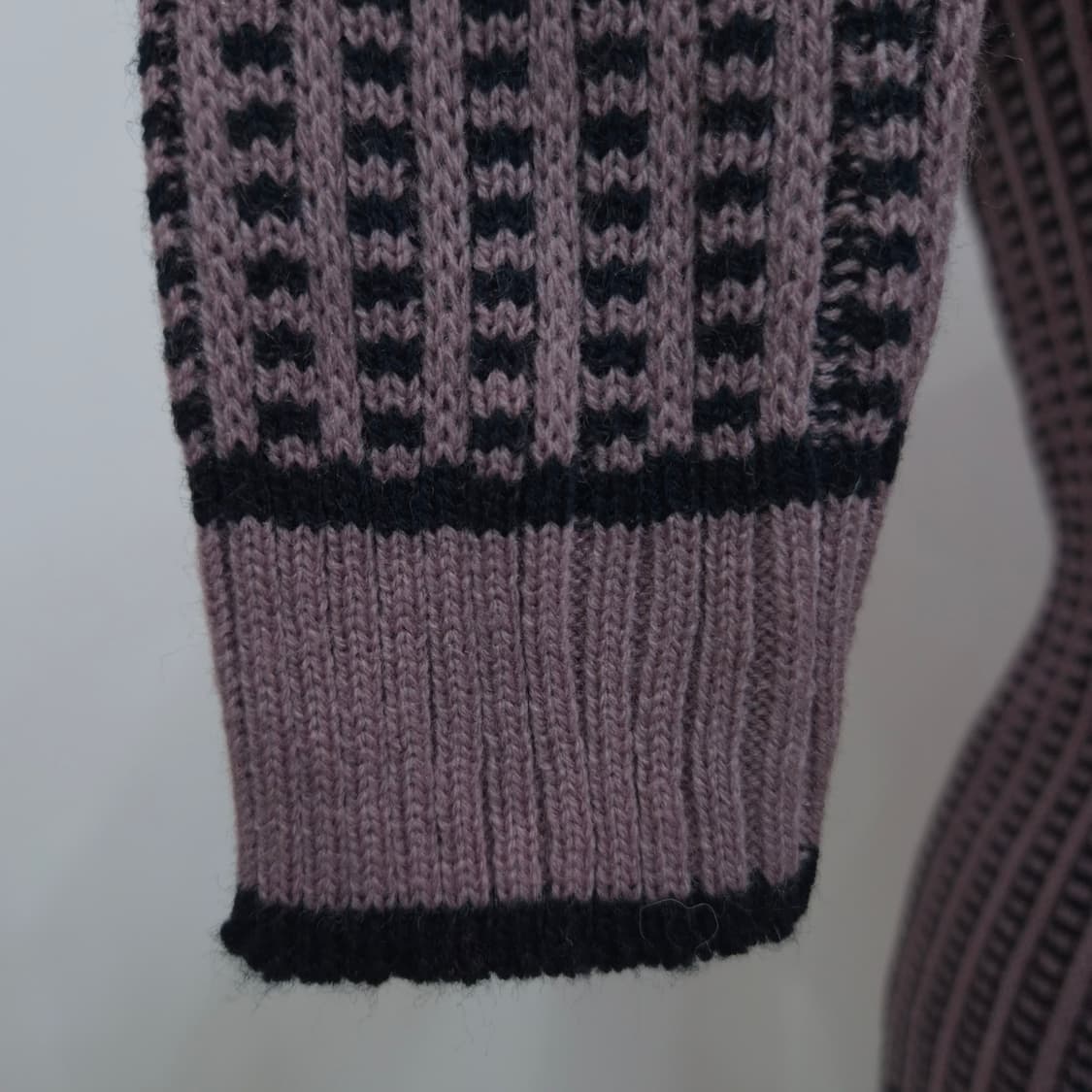 로즈핑크 레트로 슬림핏 반목 니트 상품이미지7