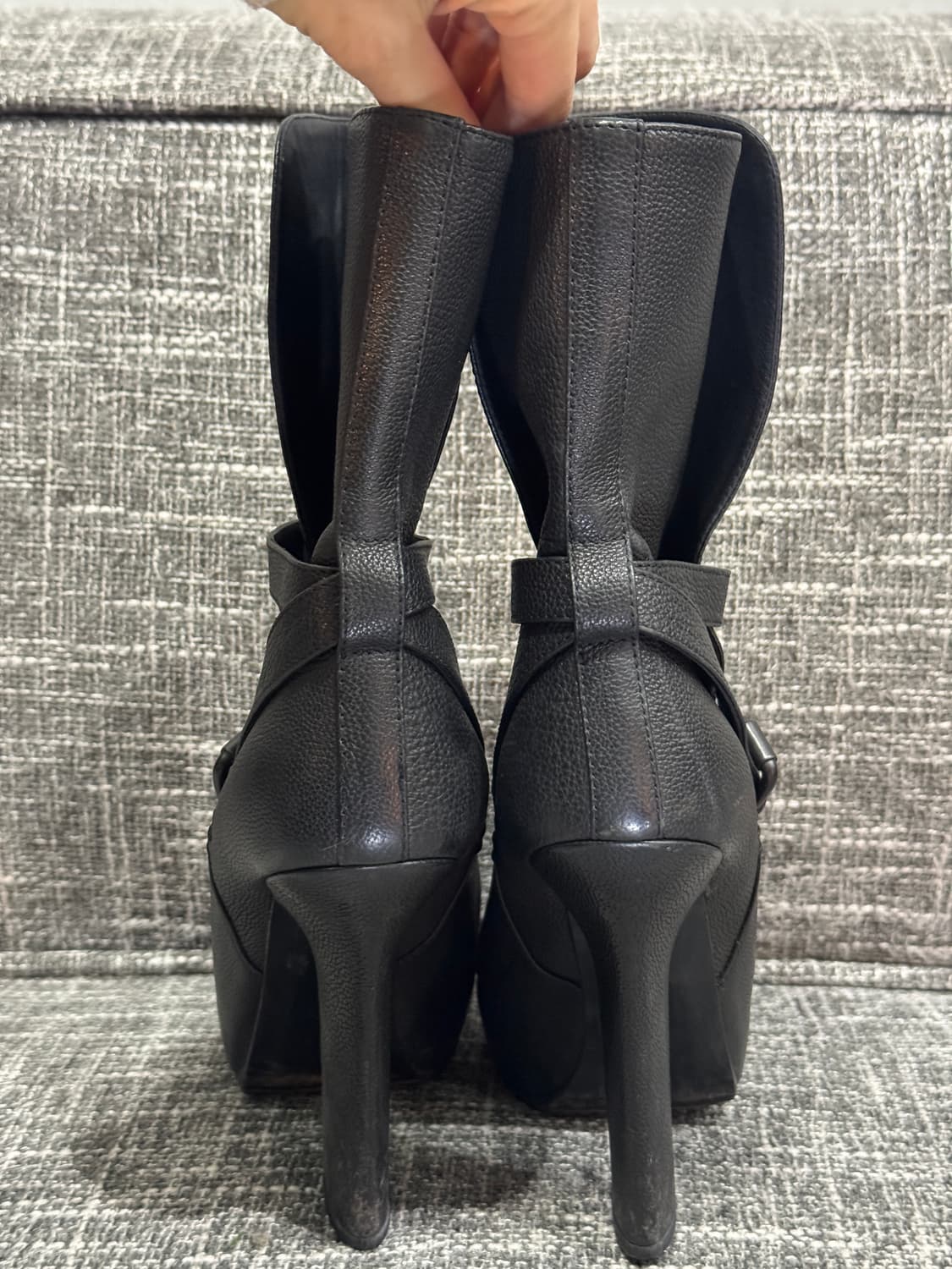 보테가 베네타 블랙 가죽 앵클 부츠 37 1/2 상품이미지4