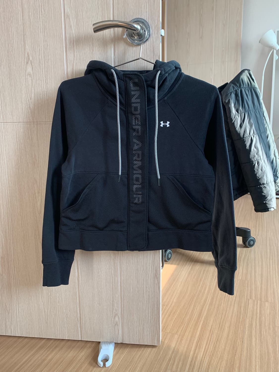 언더아머 크롭 후드집업  상품이미지1