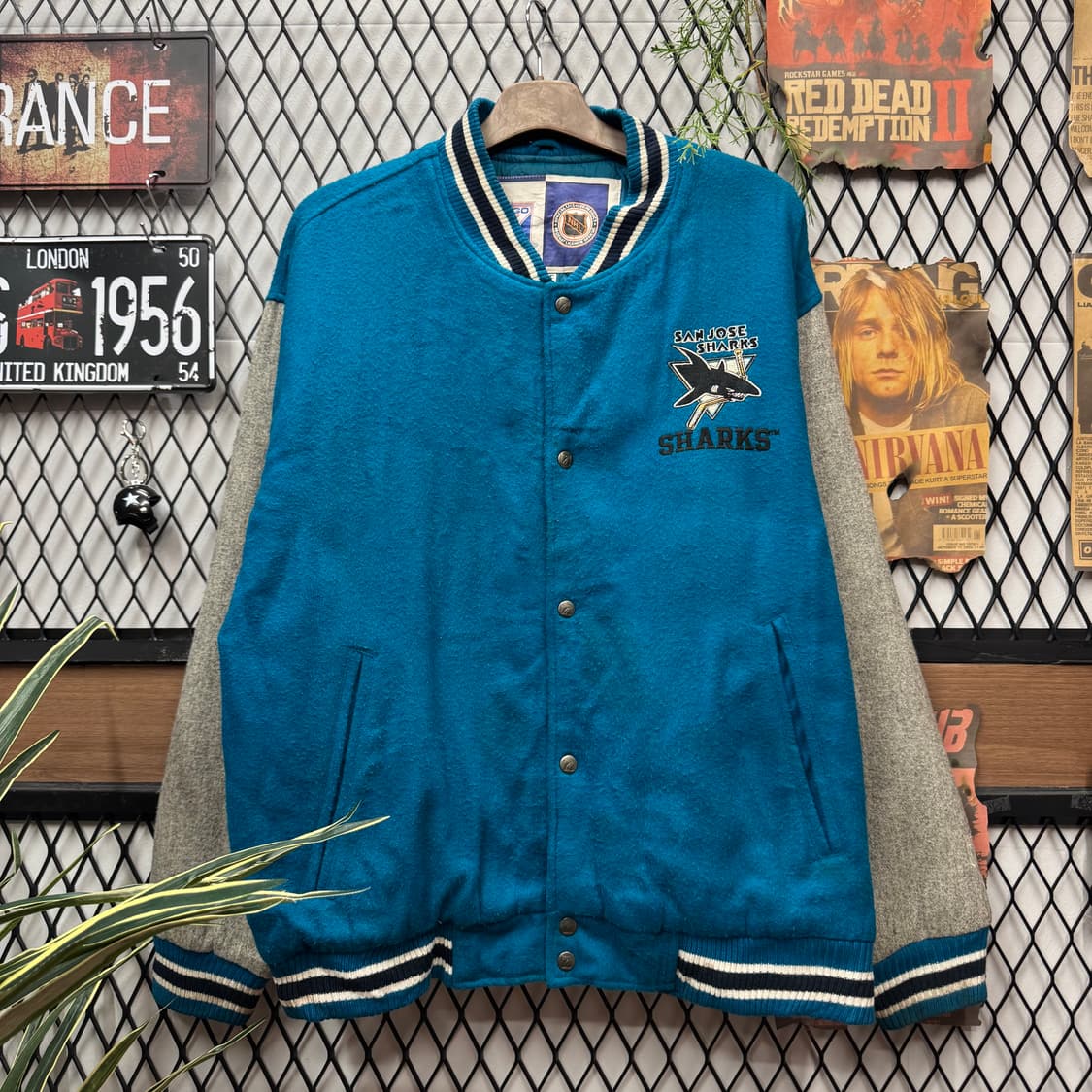 90s NHL 산호세 샤크스 팀 바시티 자켓 후면 빅로고 포인트 블루 상품이미지1