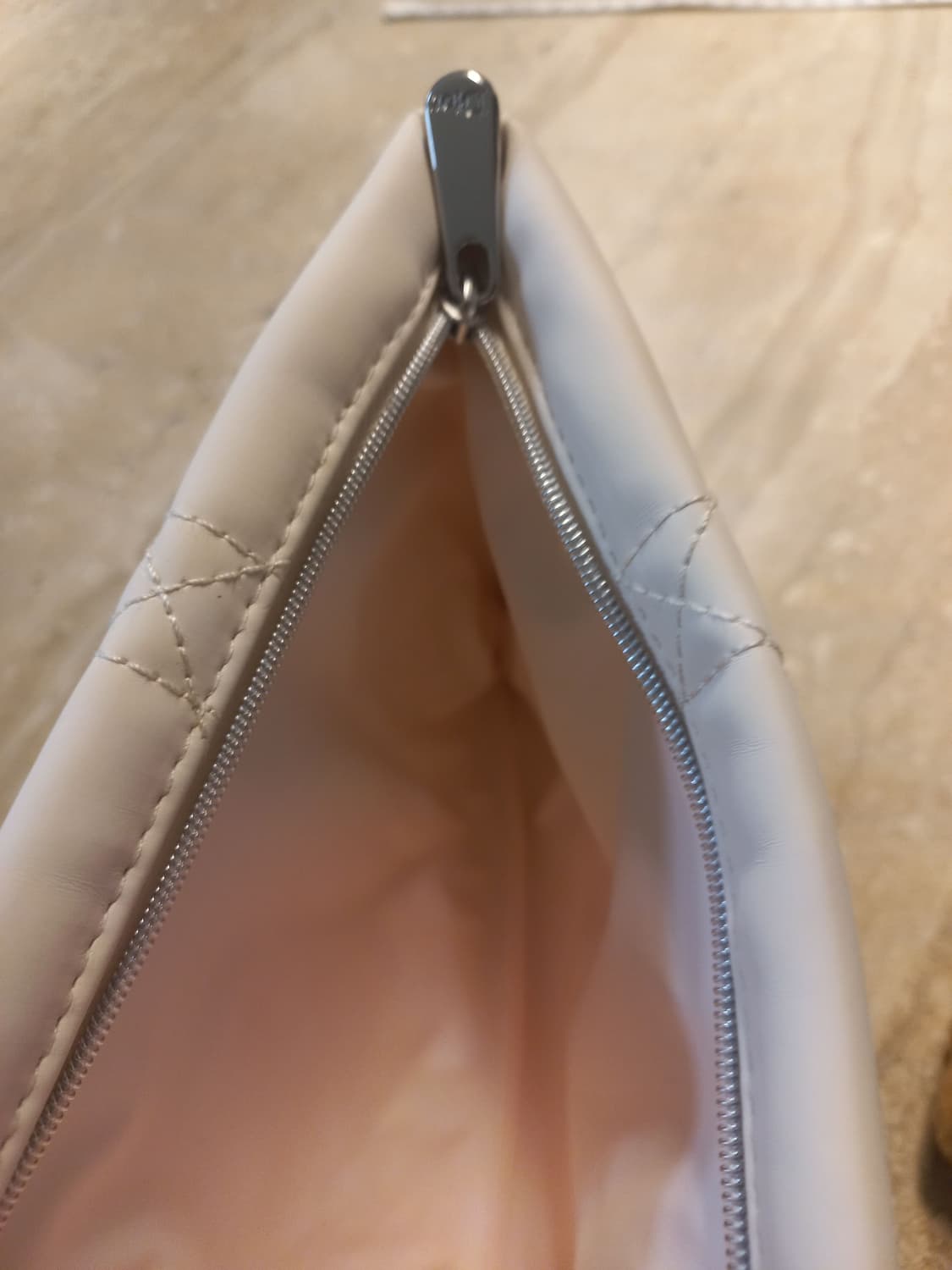 디올 Dior 베이비핑크 퀼팅 파우치 (새제품) 상품이미지6