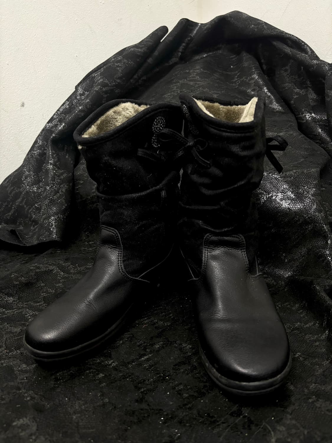 “Vintage” Cubic Detail Black Y2K Fur Boo 상품이미지5