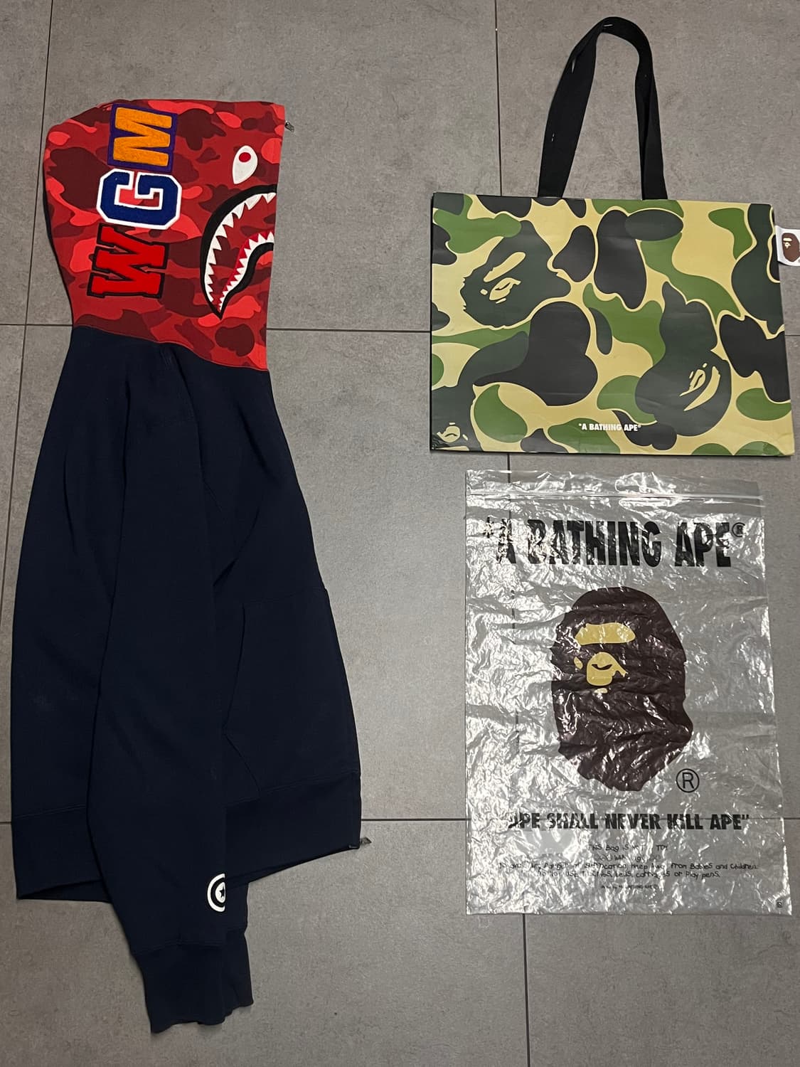 새상품급) 베이프 적계 반카모 샤크 후드집업 상품이미지1