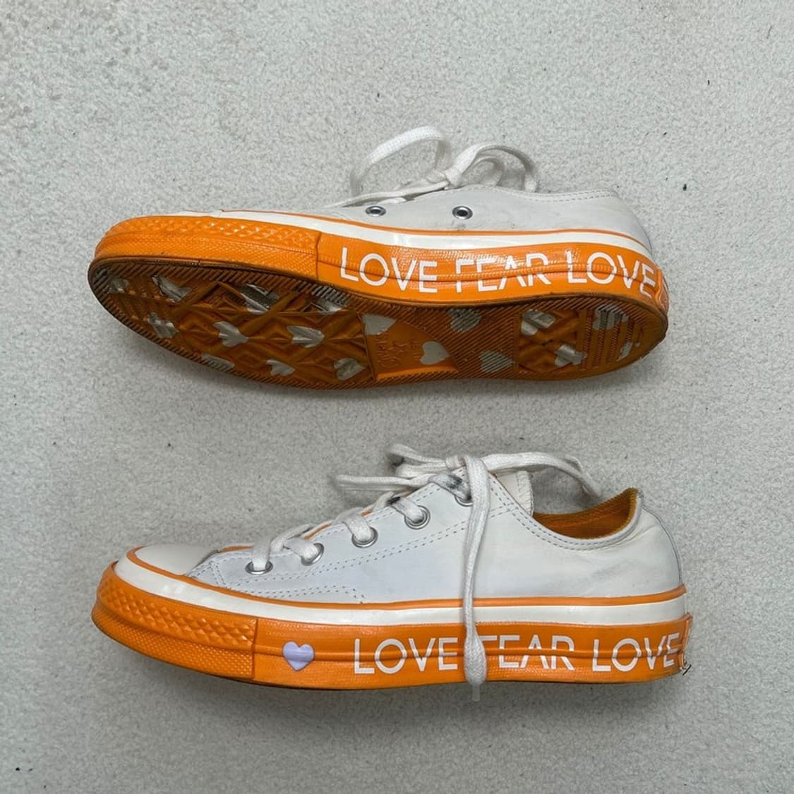 컨버스 척 70 로우 러브그래픽 크림 스니커즈 230 상품이미지2