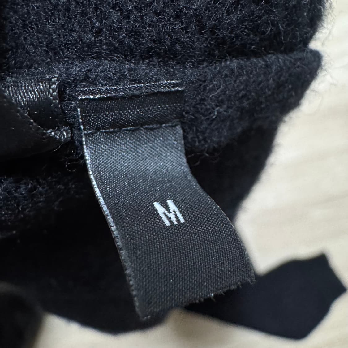 아미 자수로고 라운드 니트 상품이미지5