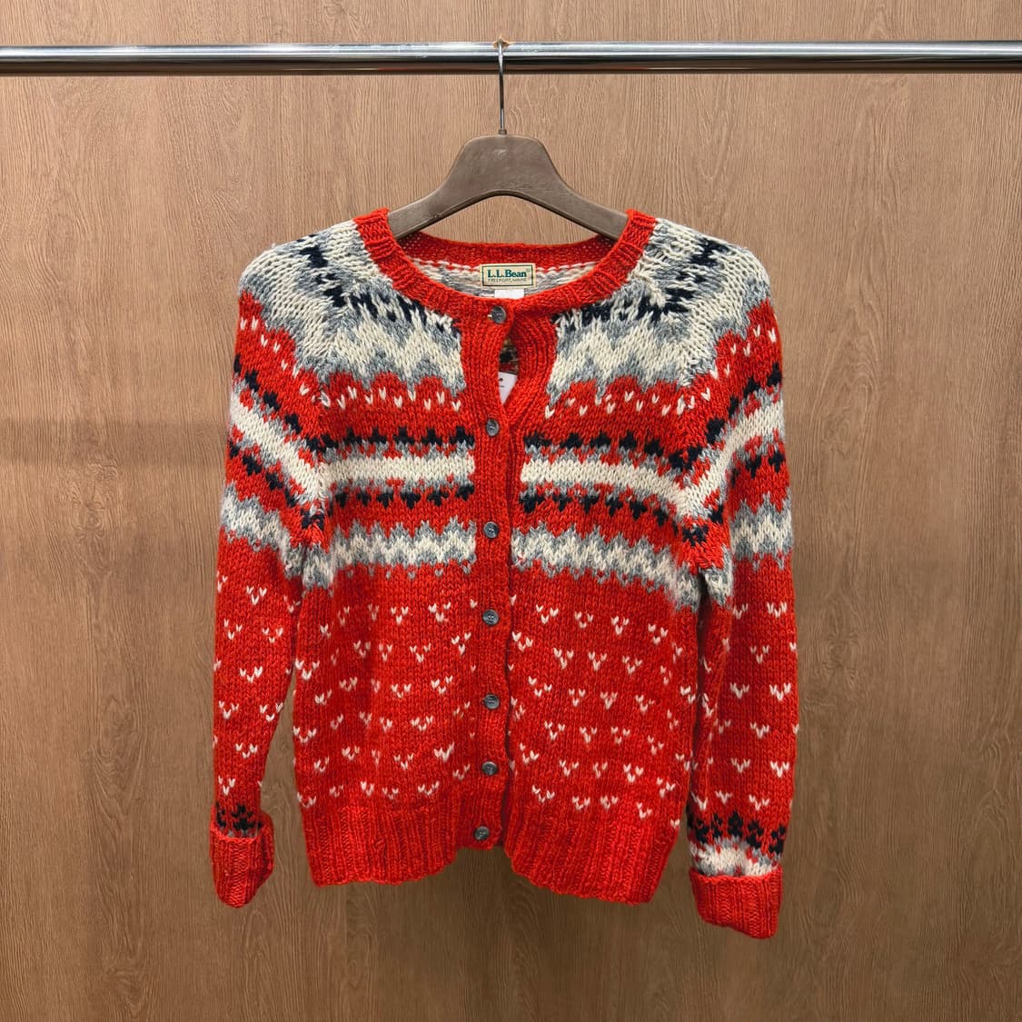 엘엘빈 라운드넥 니트 가디건 노르딕 패턴 디테일 레귤러핏 레드 상품이미지3