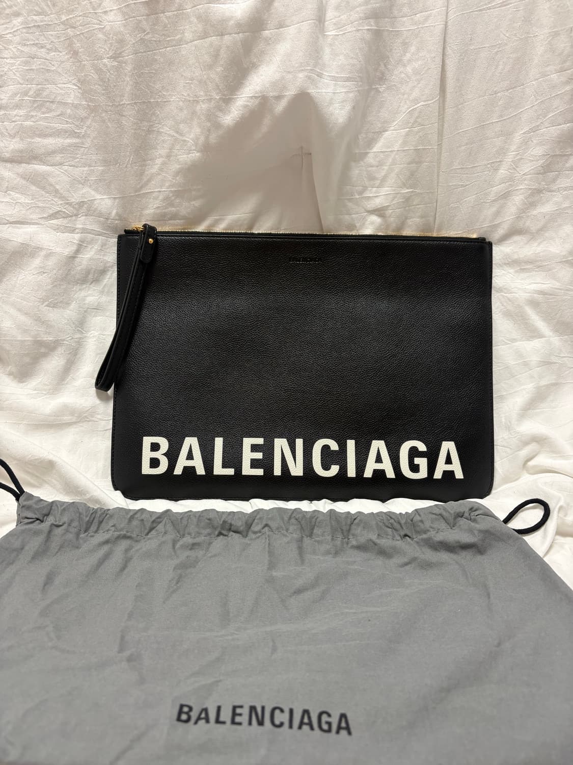 [대전백화점] 발렌시아가 로고 클러치 L 상품이미지1