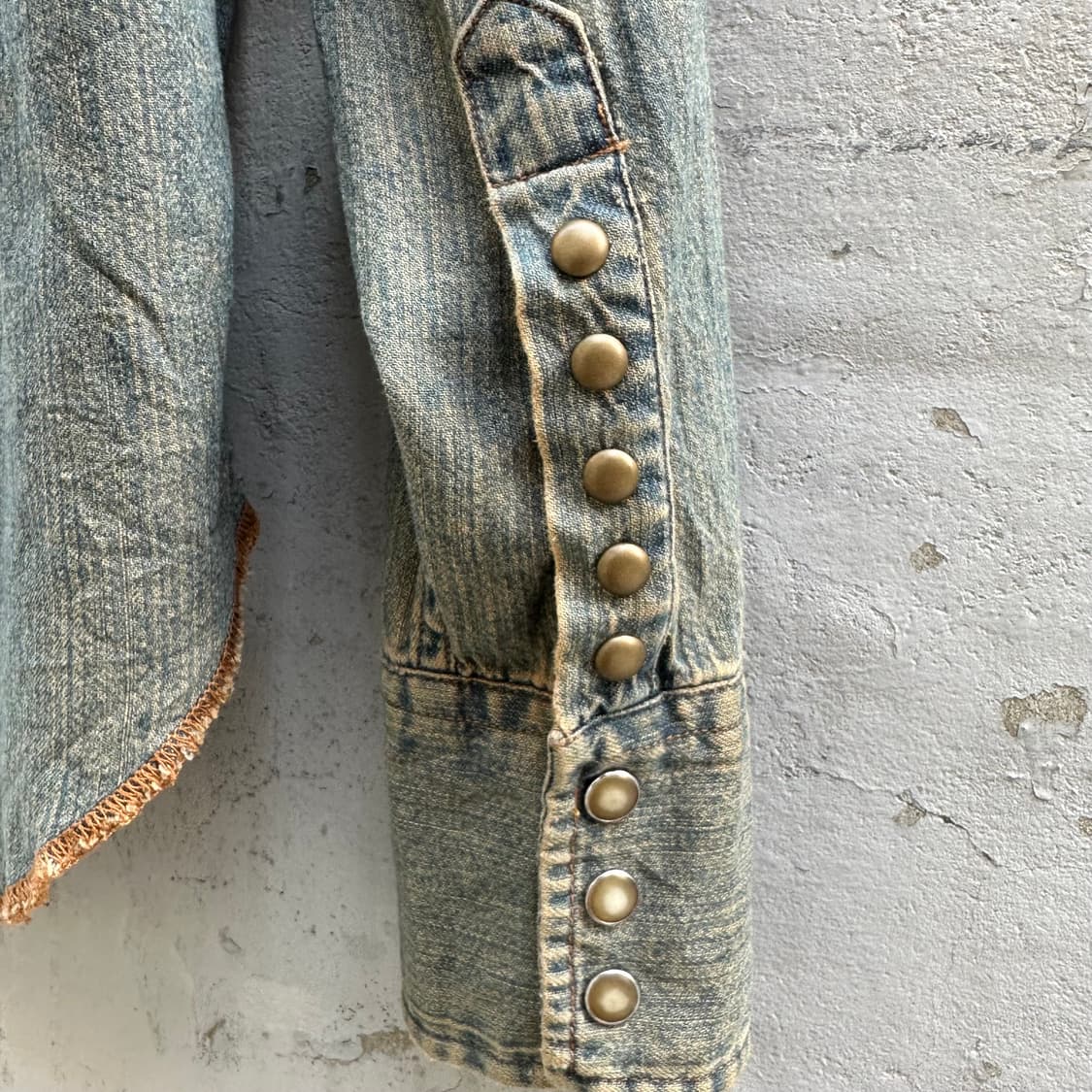 grunge mood studded denim shirt 상품이미지6