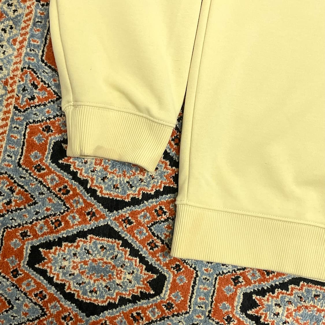 뉴발란스 스펠로고 옐로우 맨투맨 티셔츠 남성110 상품이미지4