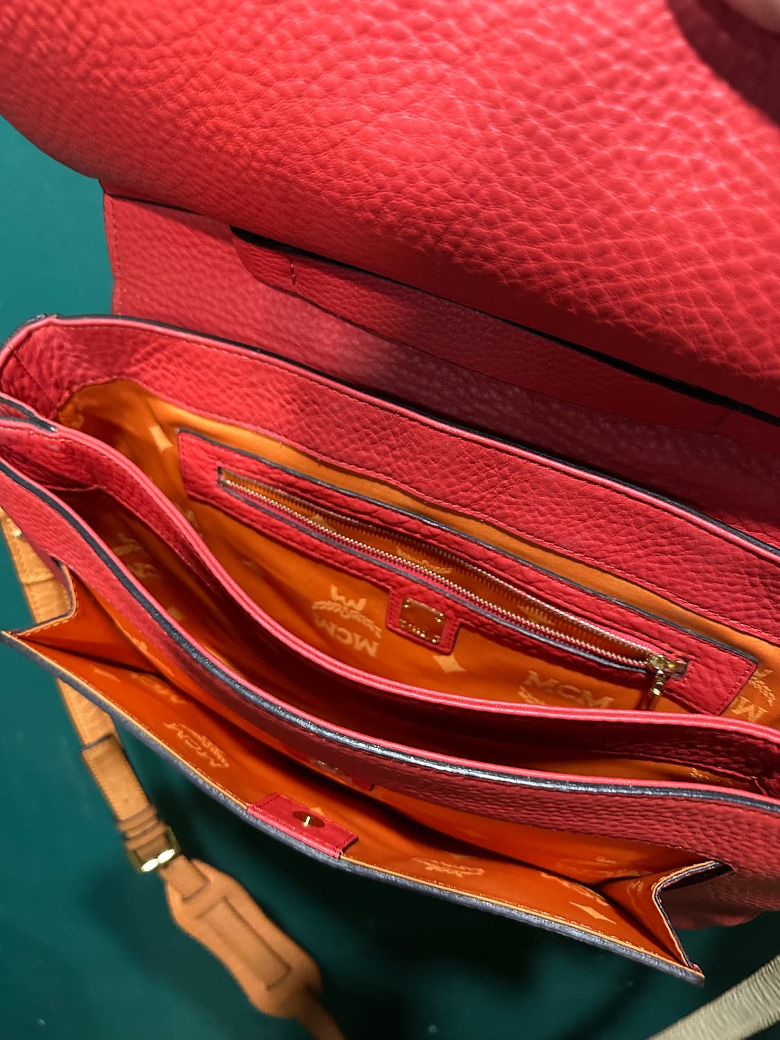 mcm가죽 크로스백 상품이미지9