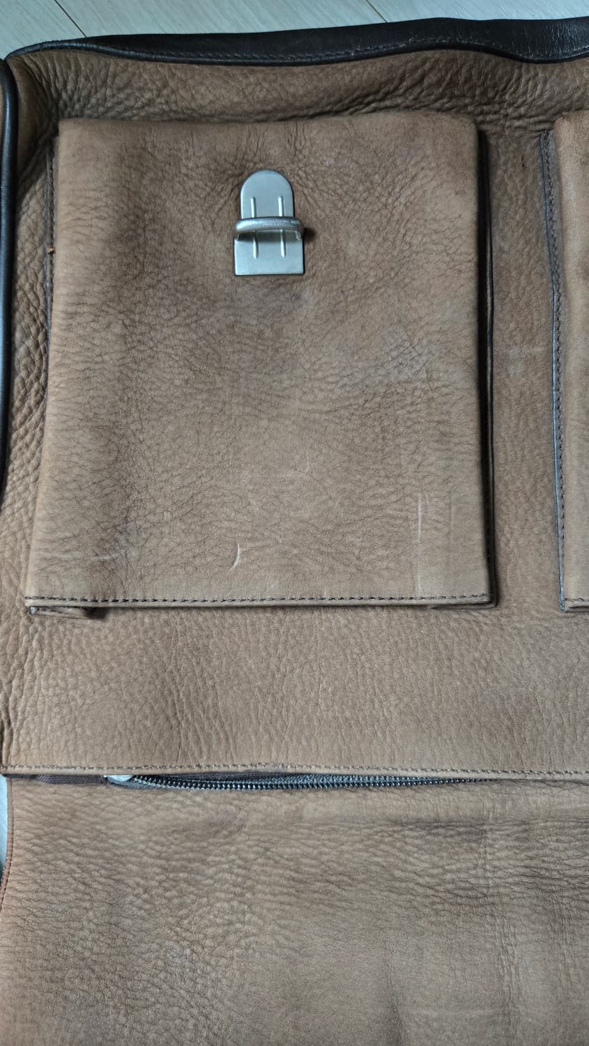 살바토레 페라가모 빈티지 레더 메신저백 상품이미지10