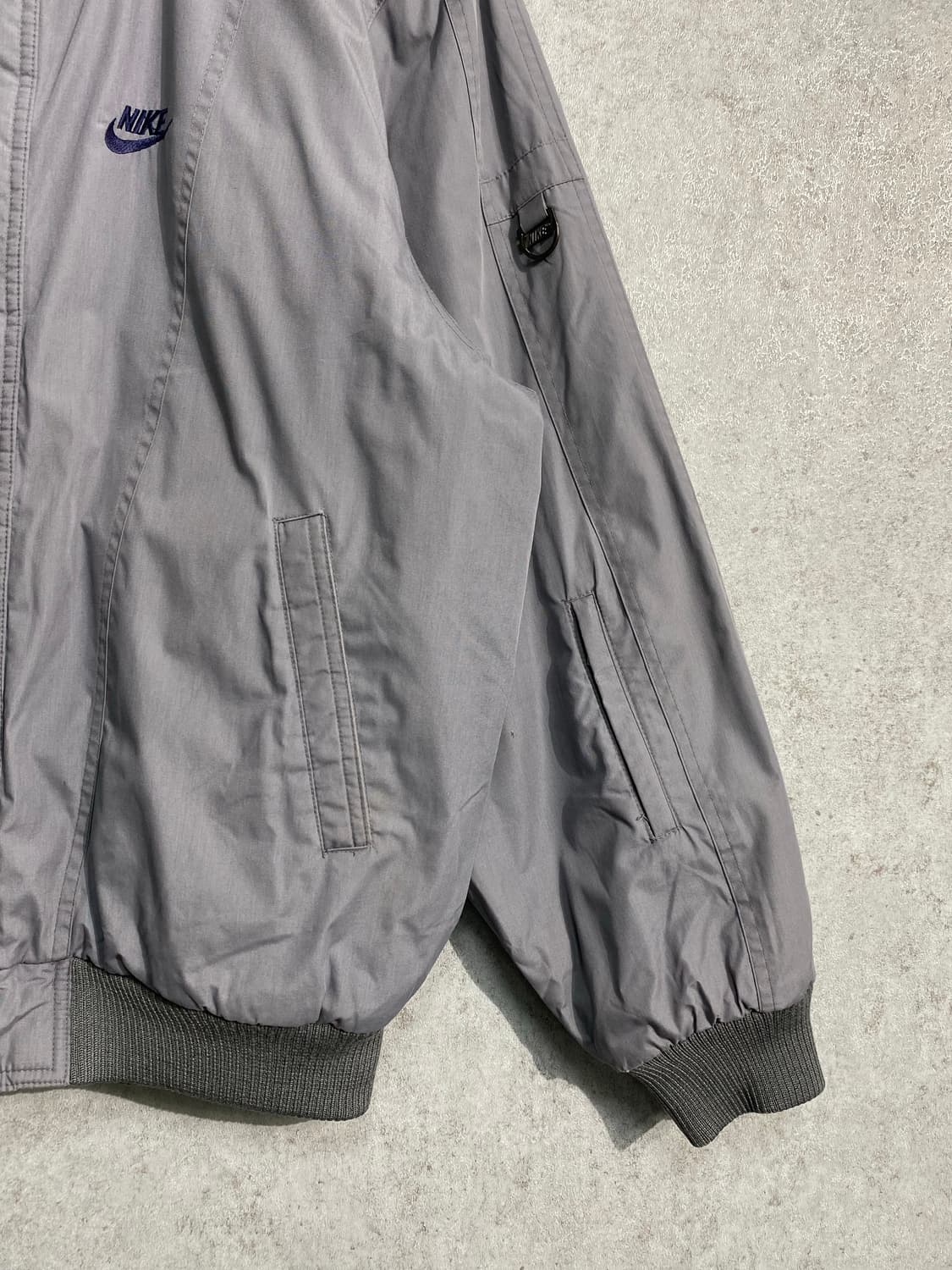 [XXL] 90s Nike 삼나스포츠 그레이 폴리쉘 봄버자켓 상품이미지4