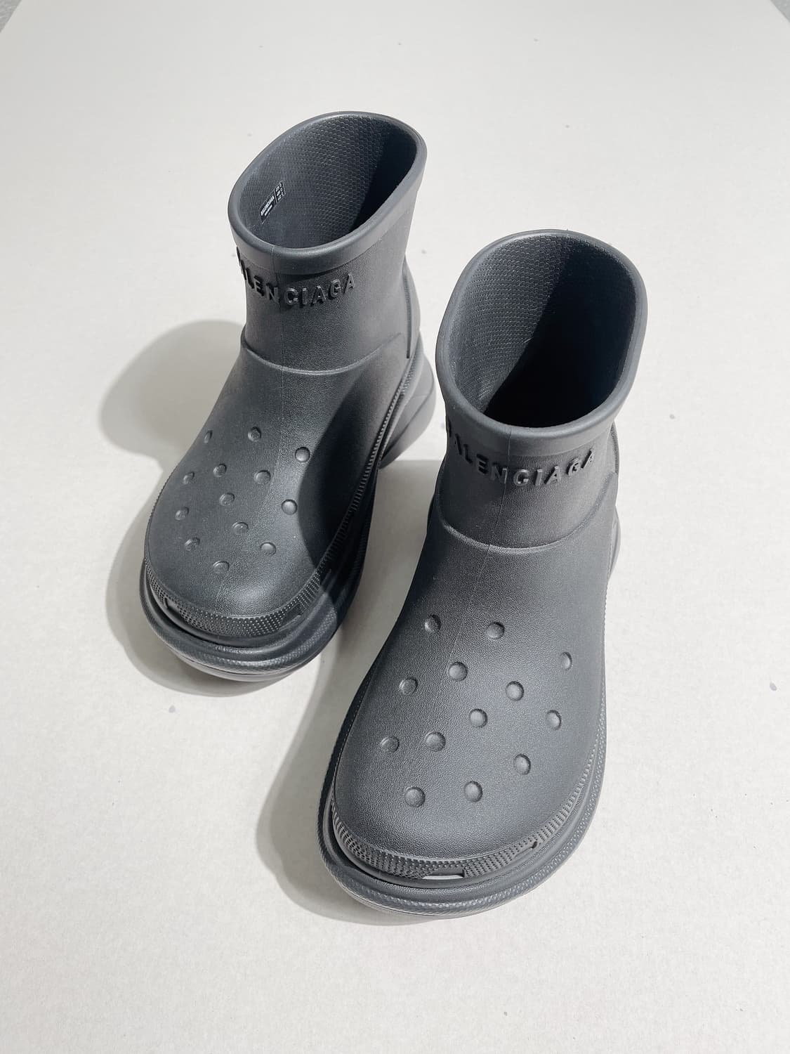 (정품/새상품) BALENCIAGA 발렌시아가 X 크록스 여성 부티 블랙 상품이미지1