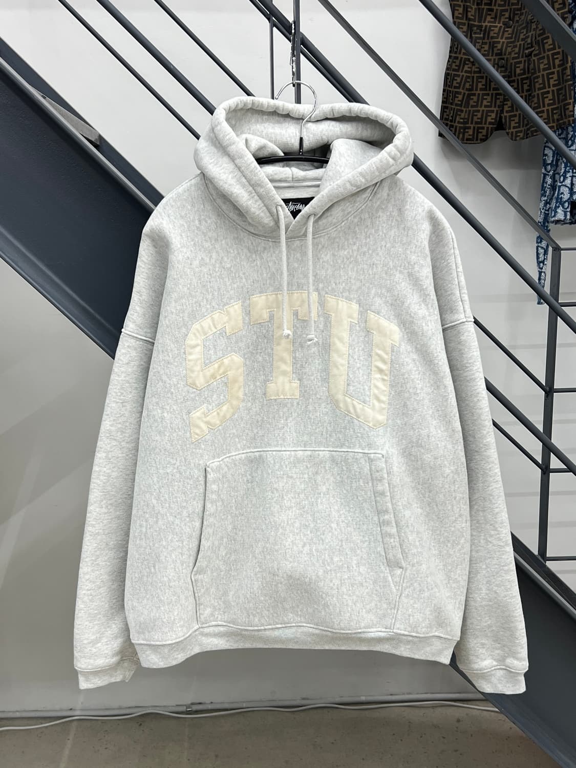 스투시 25ss 스투 아플리케 후드티셔츠 상품이미지1