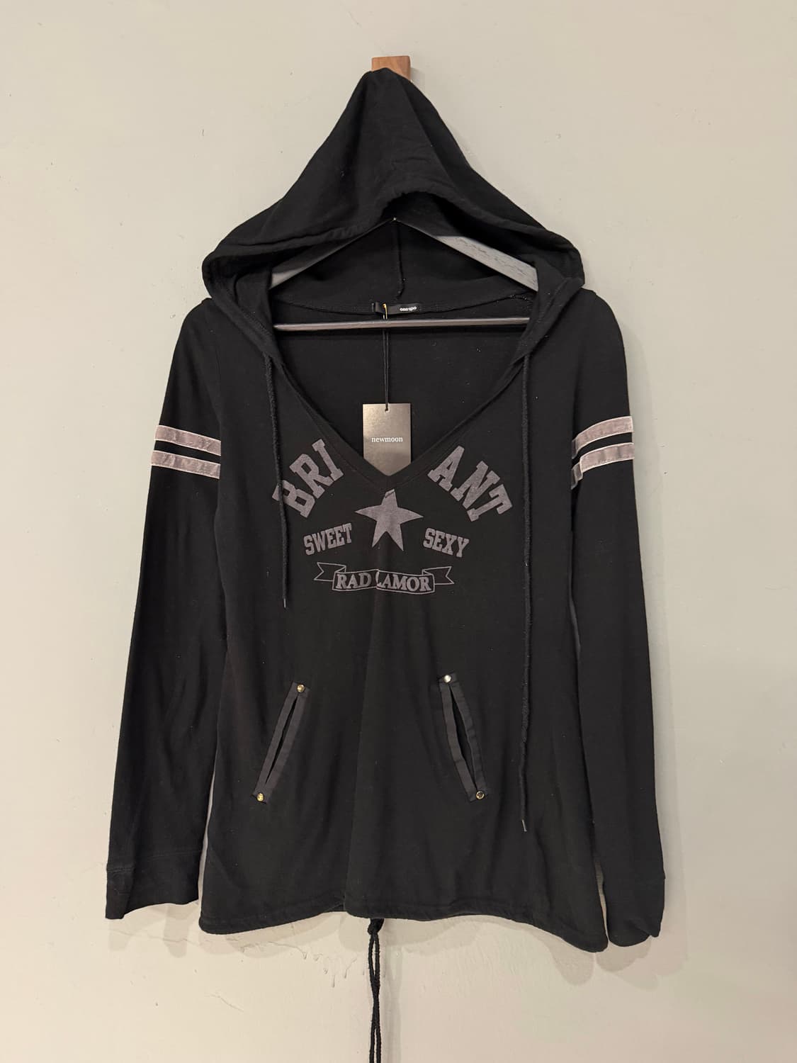 Deep v-neck lettering hood sleeve 상품이미지5