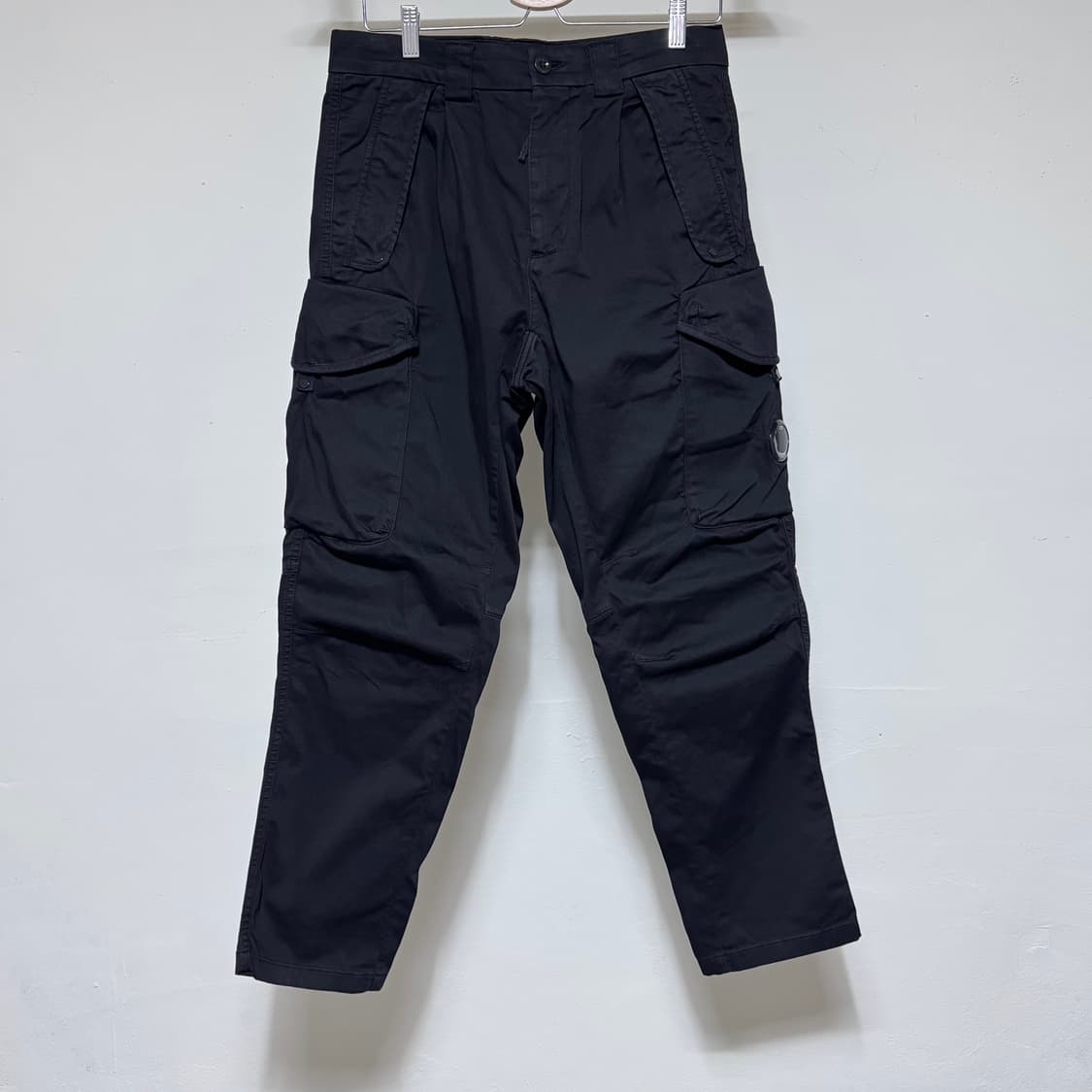 cp컴퍼니 22ss 루즈핏 렌즈 카고팬츠 블랙 44 상품이미지1