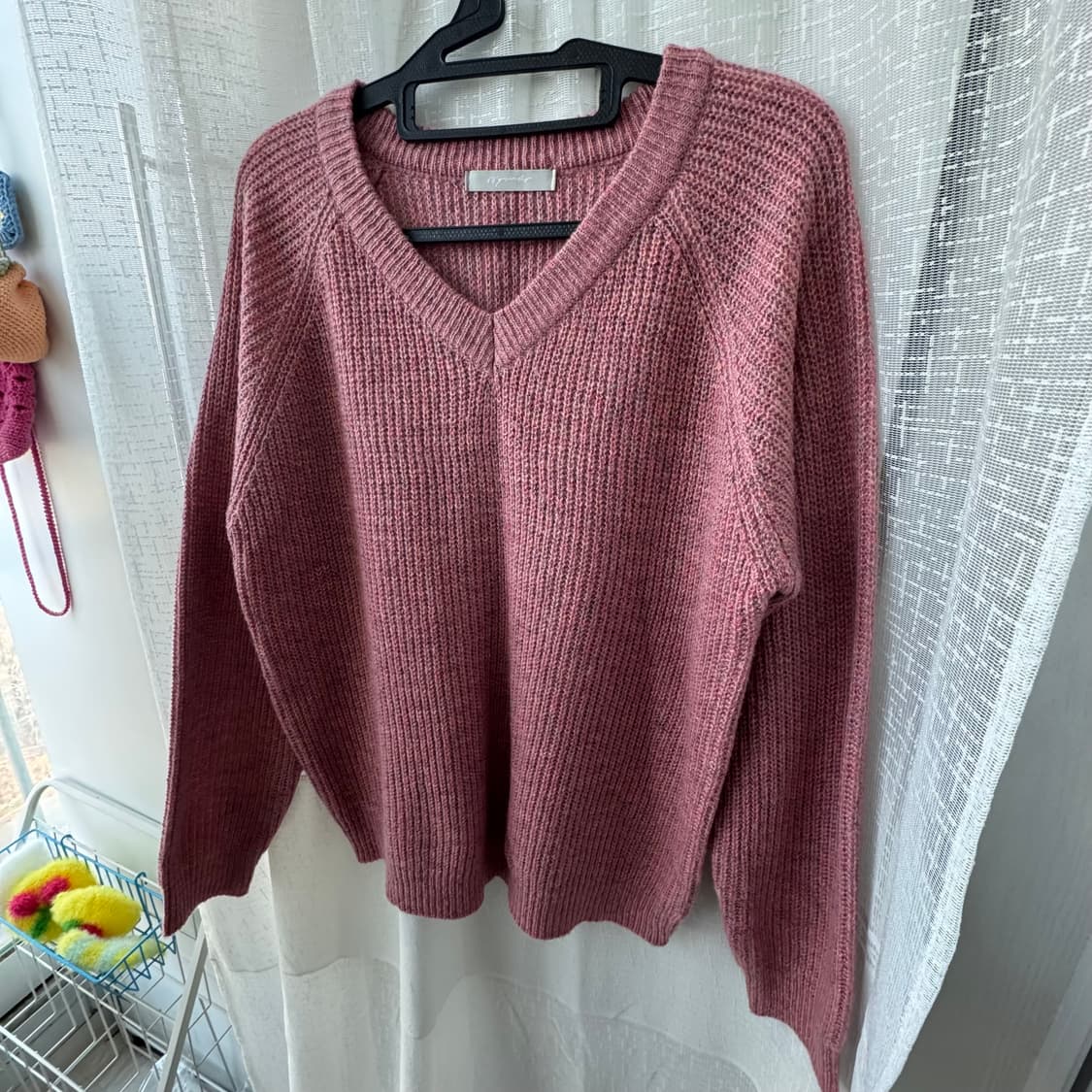 브이넥 로즈핑크 여리핏 니트 스웨터 상품이미지1