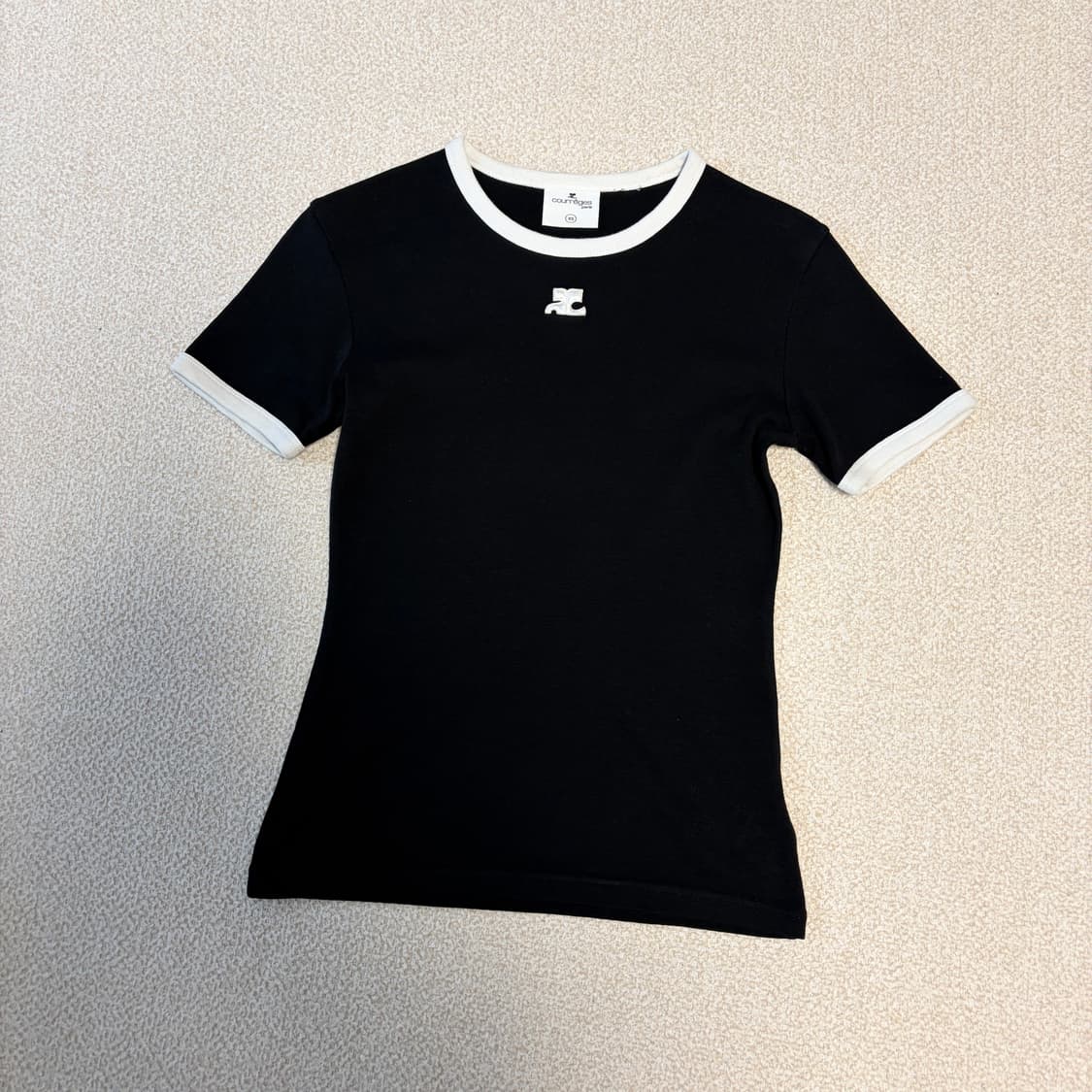 꾸레쥬 콘트라스트 반팔 티셔츠 블랙 상품이미지1