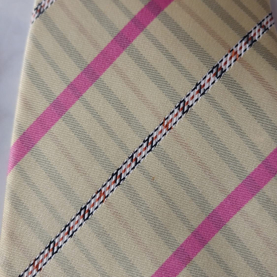 닥스 실크 옐로우 스트라이프 넥타이 9.6cm A등급 A1943
 상품이미지6