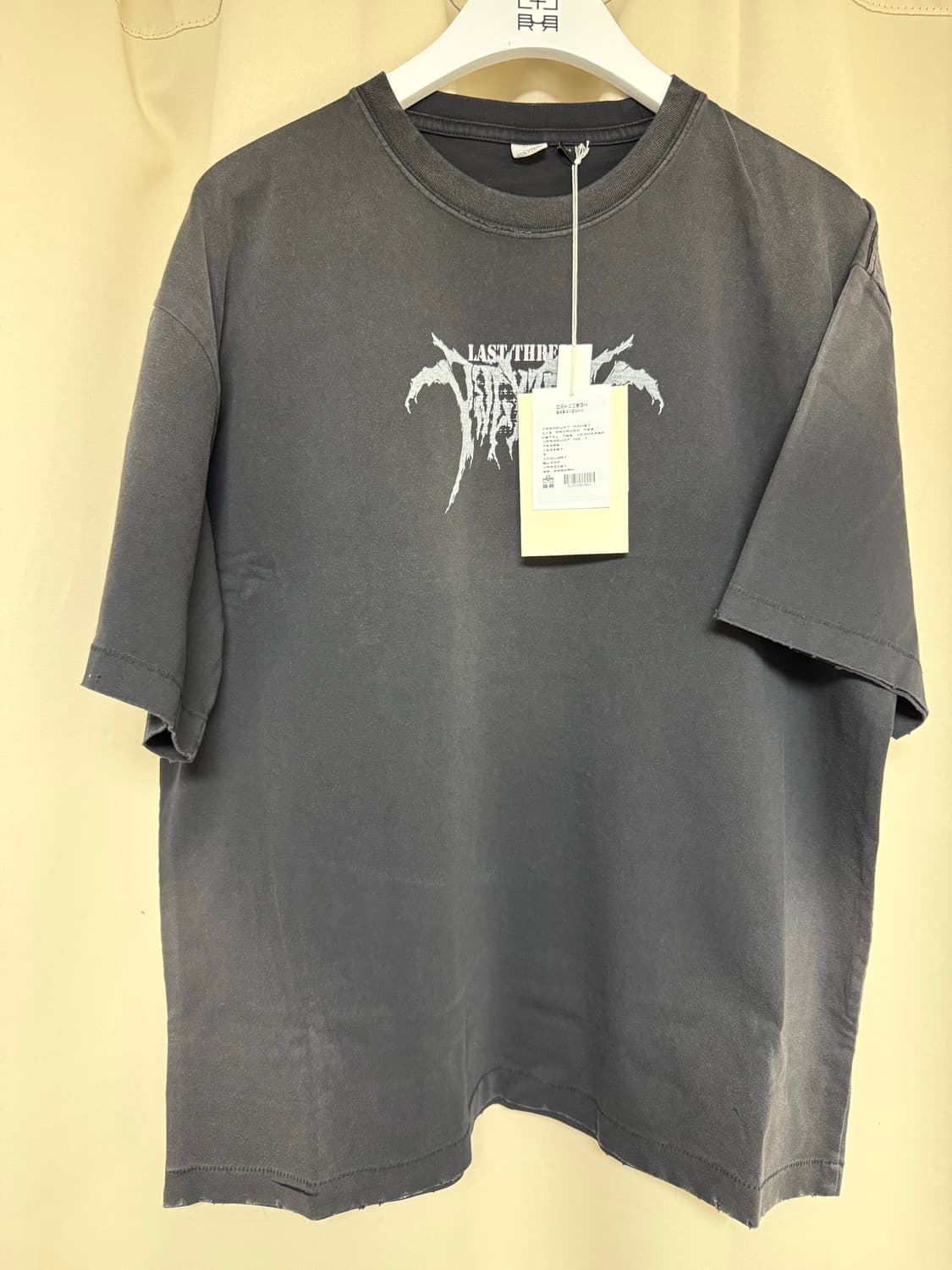 폴리테루1/2그래픽 티셔츠 메탈 로고 블랙 데미지드 3 팝니다 상품이미지1