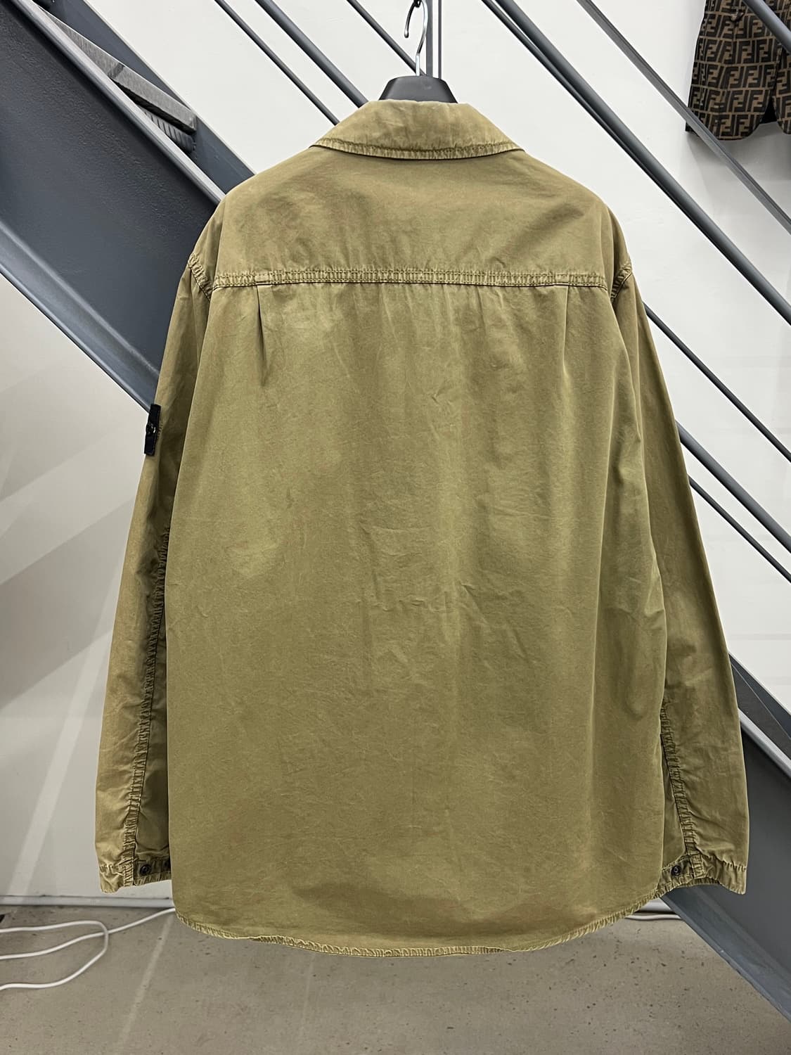 스톤아일랜드 와펜 올드이펙트 올리브 오버 셔츠 상품이미지4