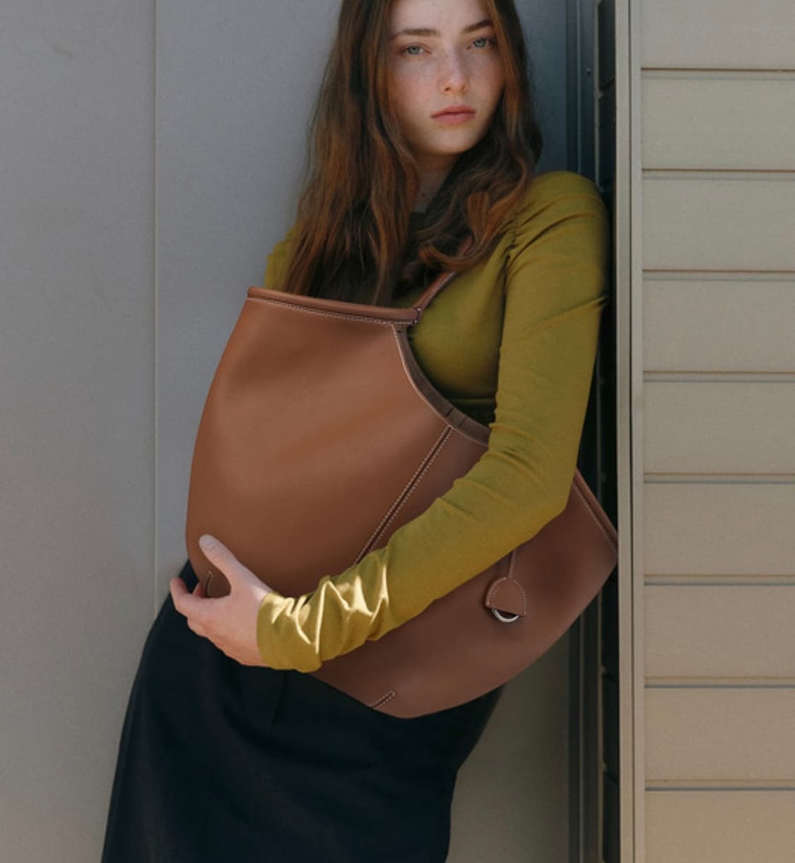 님버스 숄더백 미디움 (2번 착용/ 거의새상품) 상품이미지1